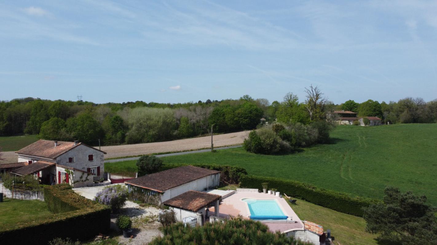 4 bedroom maison situee en campagne in Juillaguet, Charente, France