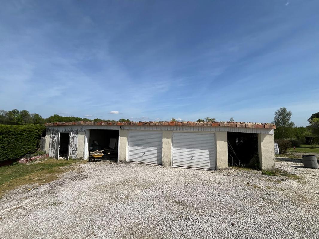 4 bedroom maison situee en campagne in Juillaguet, Charente, France