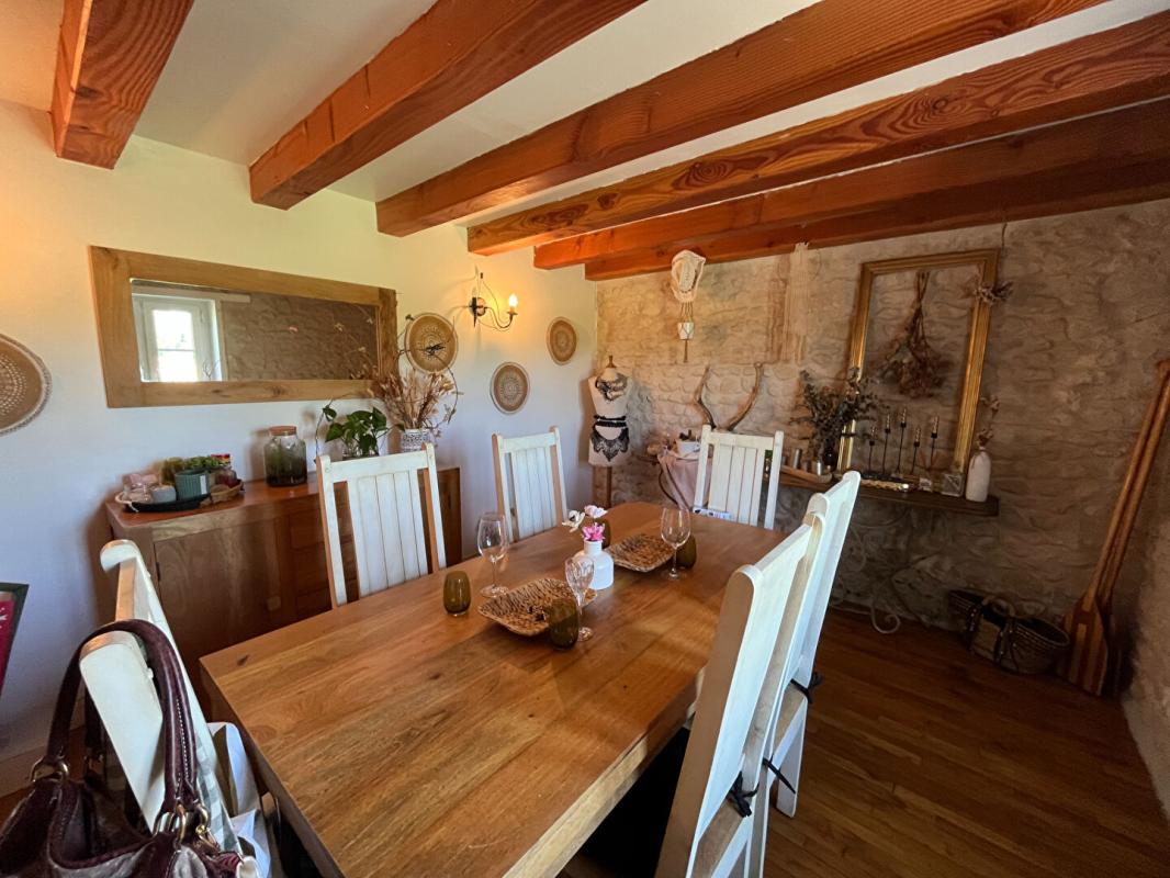4 bedroom maison situee en campagne in Juillaguet, Charente, France