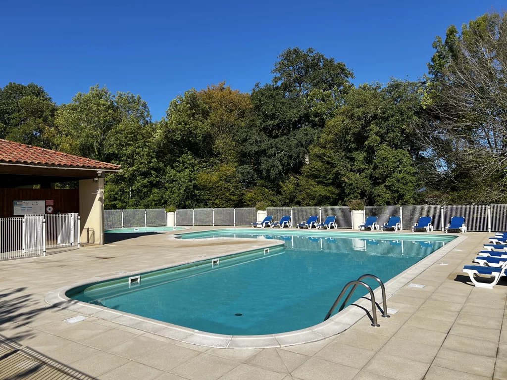 Sector Lacapelle-Marival: 2 houses, one with 3 bedrooms, the other requiring complete refurbishment, private shared ownership, Midi-Pyrénées – France – BVI85486