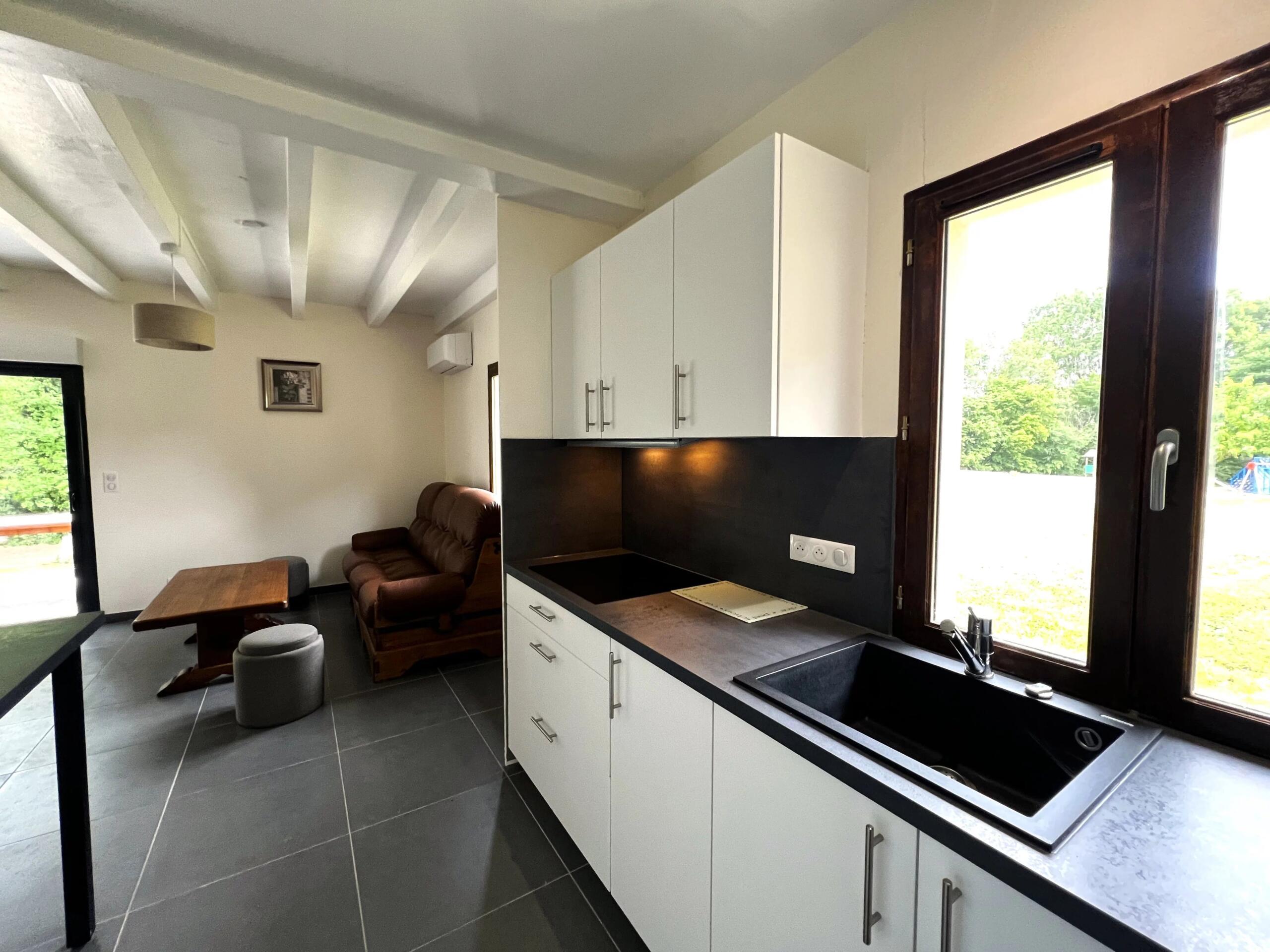 Sector Lacapelle-Marival: 2 houses, one with 3 bedrooms, the other requiring complete refurbishment, private shared ownership, Midi-Pyrénées – France – BVI85486