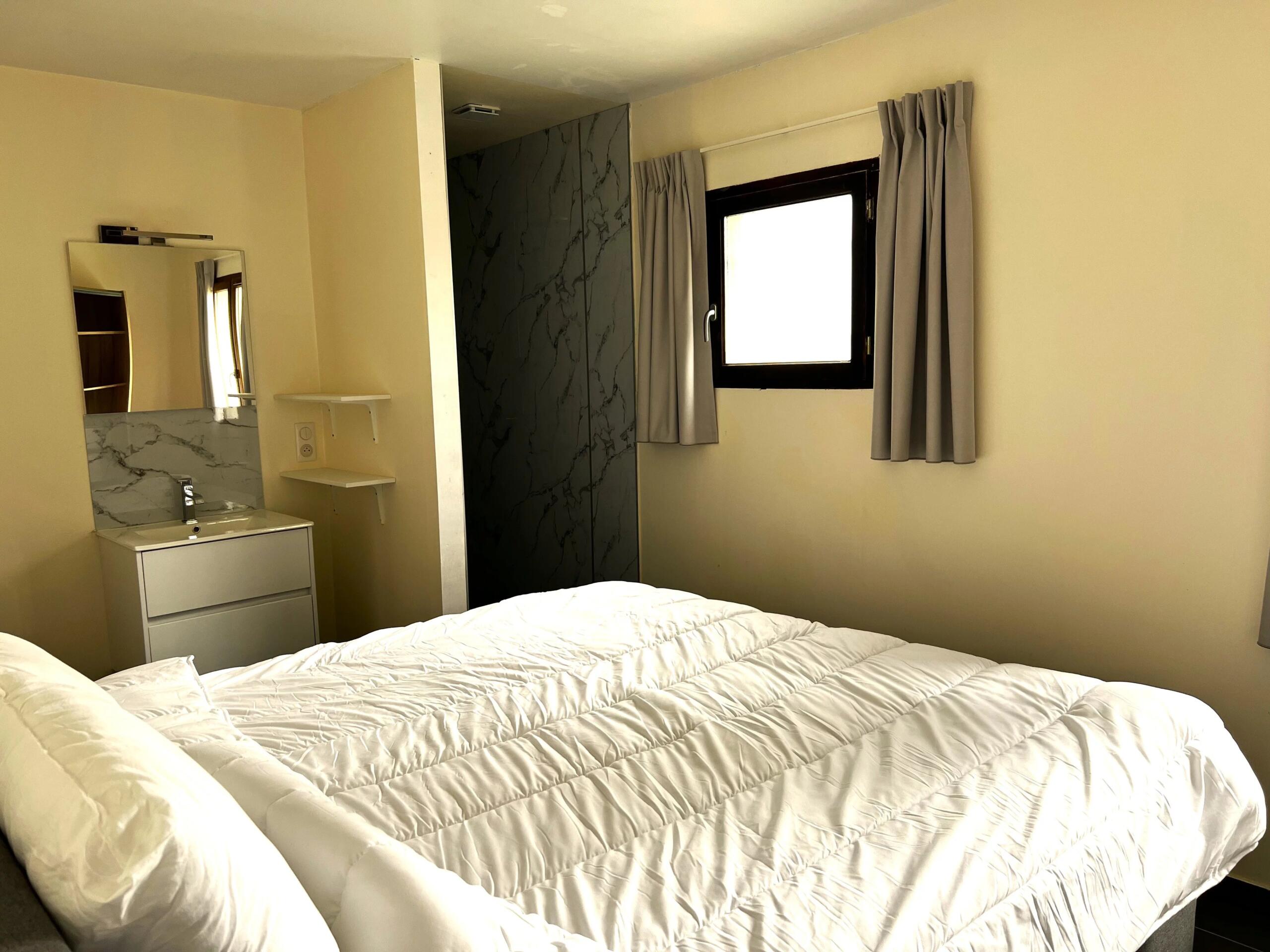Sector Lacapelle-Marival: 2 houses, one with 3 bedrooms, the other requiring complete refurbishment, private shared ownership, Midi-Pyrénées – France – BVI85486