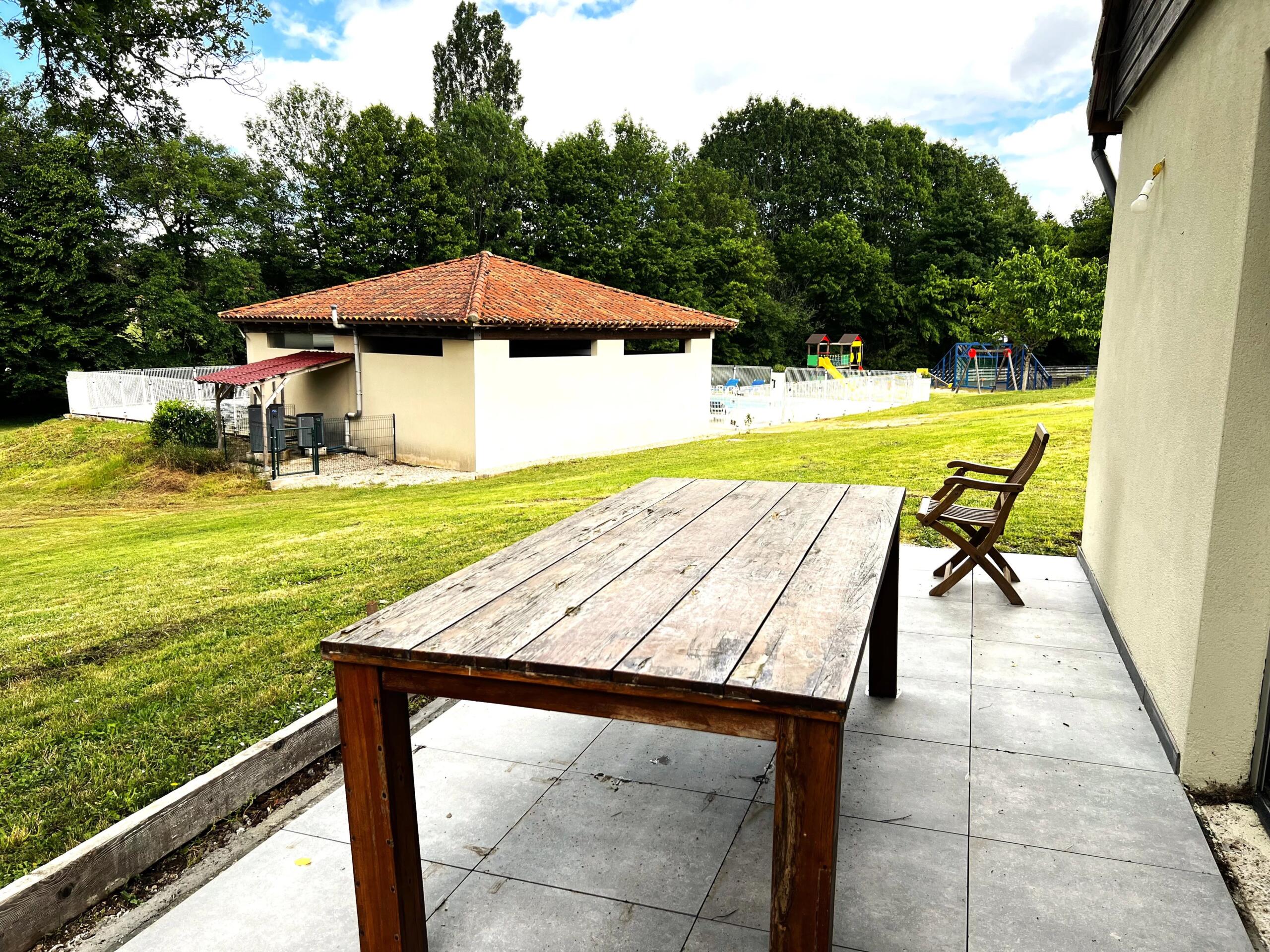 Sector Lacapelle-Marival: 2 houses, one with 3 bedrooms, the other requiring complete refurbishment, private shared ownership, Midi-Pyrénées – France – BVI85486