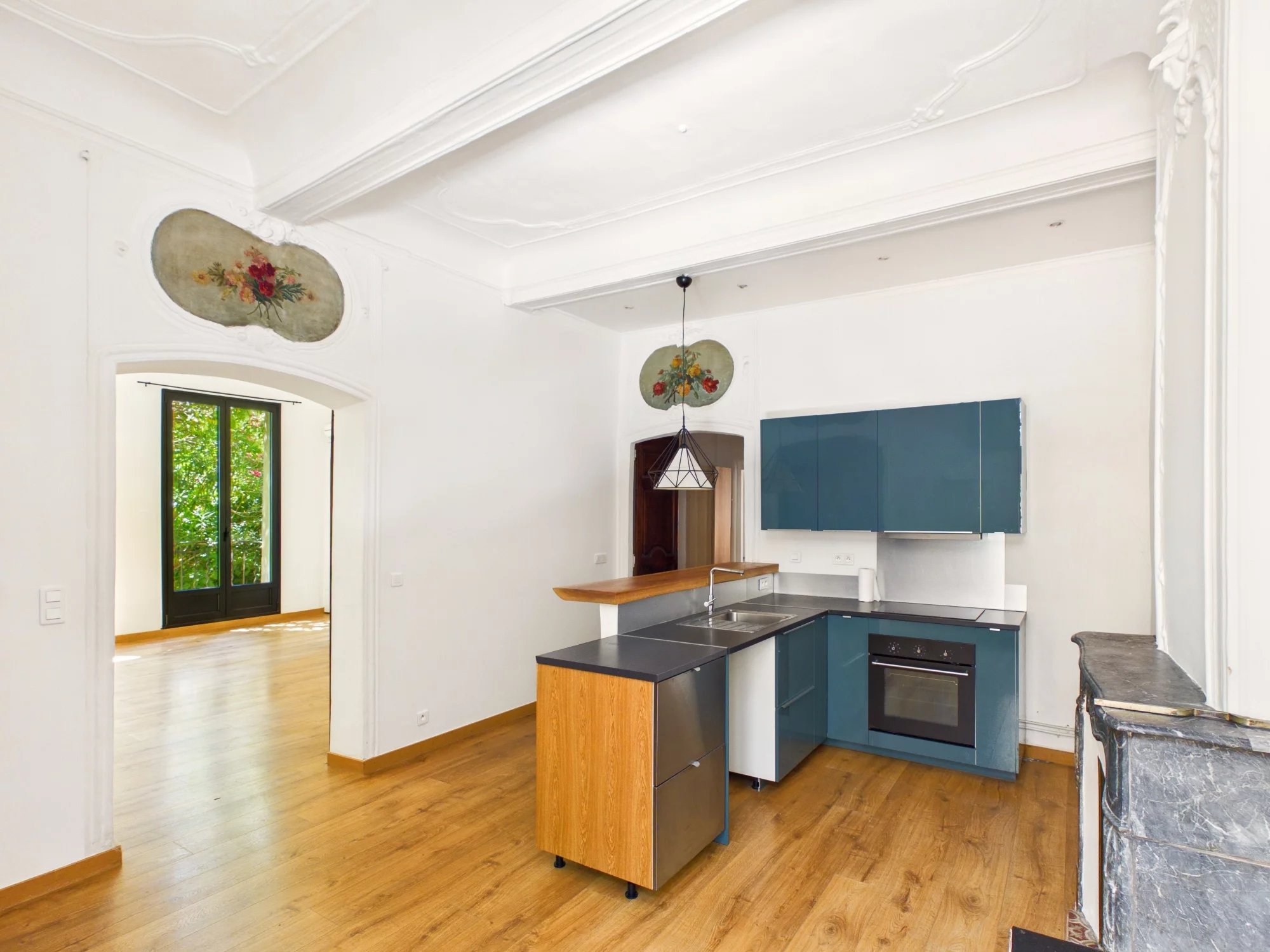 Aix-en-Provence Historic City Centre Elegant Renovated 2-Bedroom Apartment – 87 sqm, Provence-Alpes-Côte d’Azur – France – BVI85998
