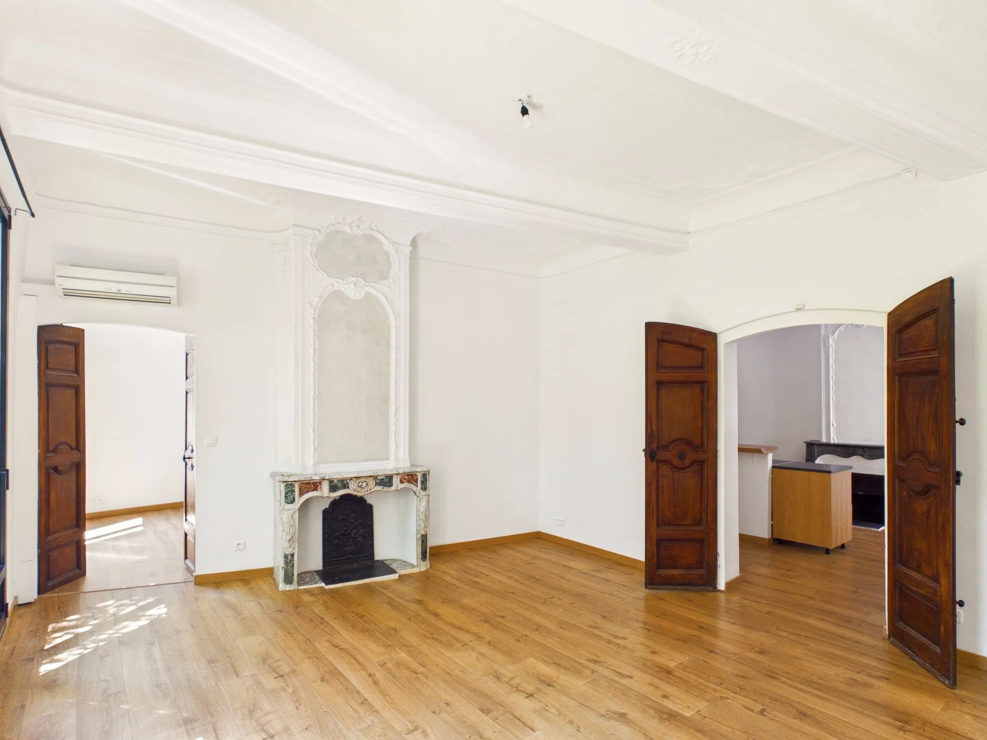Aix-en-Provence Historic City Centre Elegant Renovated 2-Bedroom Apartment – 87 sqm, Provence-Alpes-Côte d’Azur – France – BVI85998