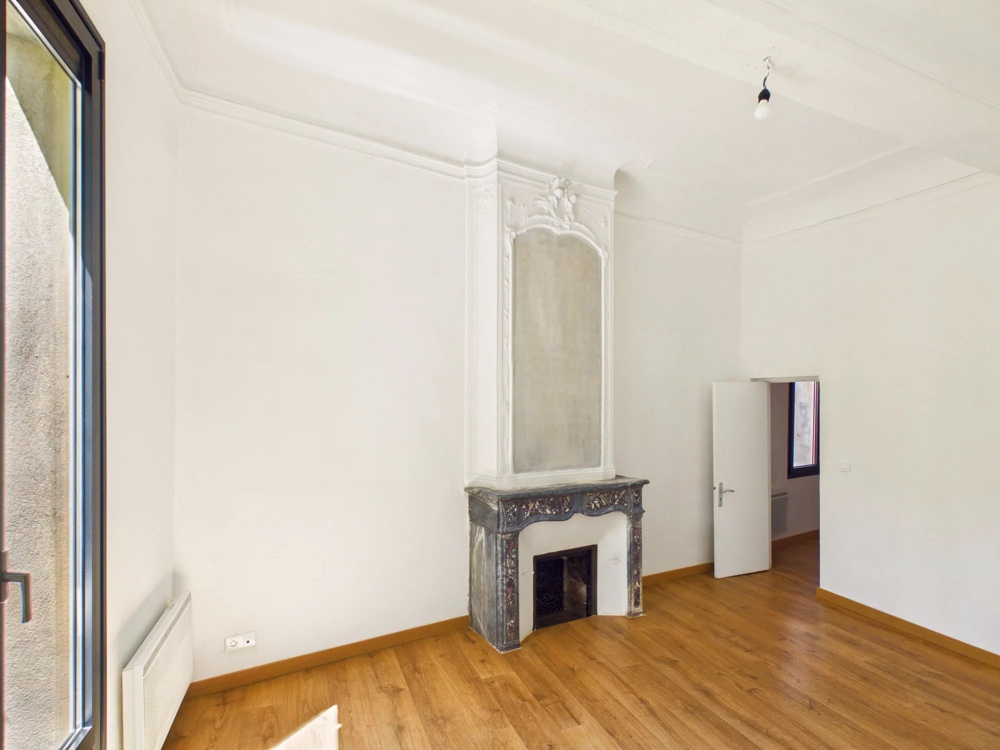 Aix-en-Provence Historic City Centre Elegant Renovated 2-Bedroom Apartment – 87 sqm, Provence-Alpes-Côte d’Azur – France – BVI85998
