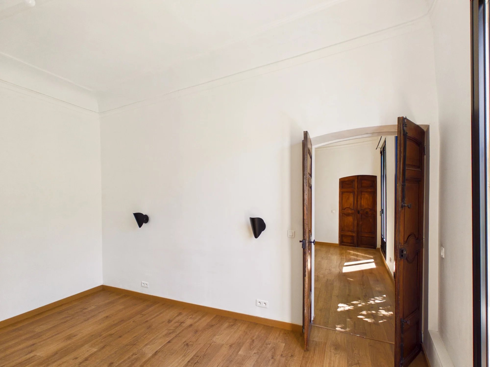Aix-en-Provence Historic City Centre Elegant Renovated 2-Bedroom Apartment – 87 sqm, Provence-Alpes-Côte d’Azur – France – BVI85998
