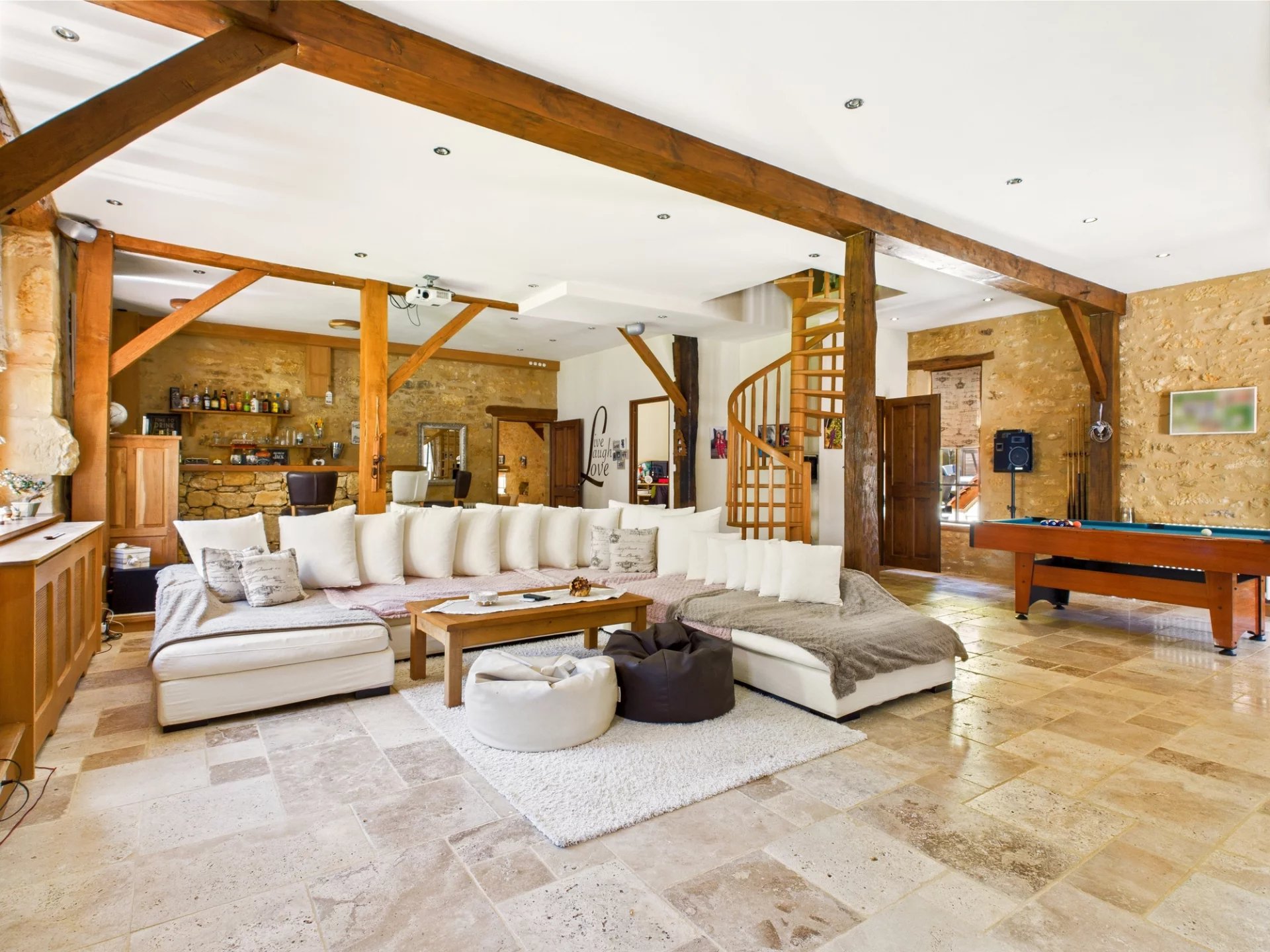 Fabulous Renovated Ensemble in a Serene Hamlet, Aquitaine – France – BVI80780