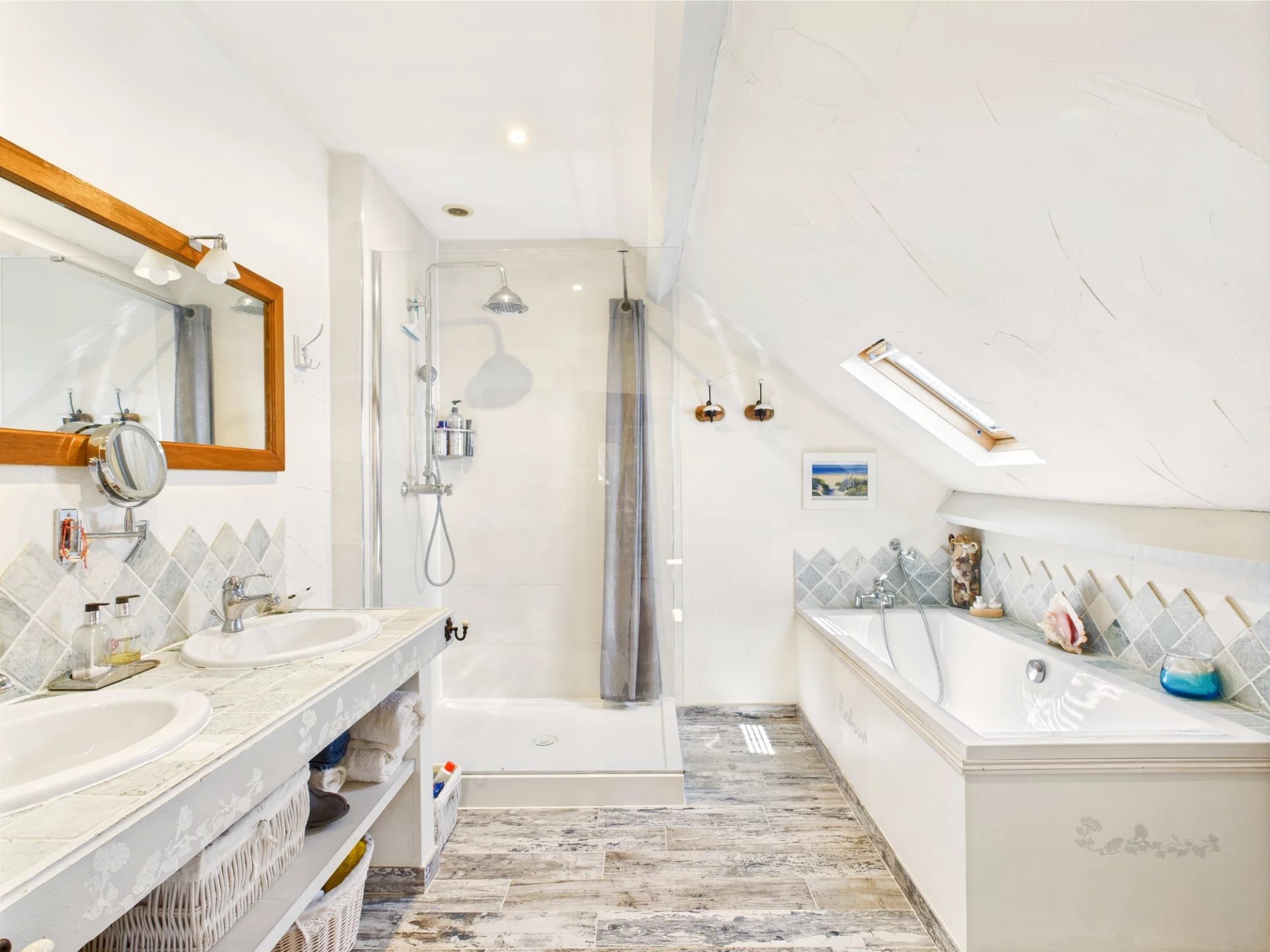 Fabulous Renovated Ensemble in a Serene Hamlet, Aquitaine – France – BVI80780