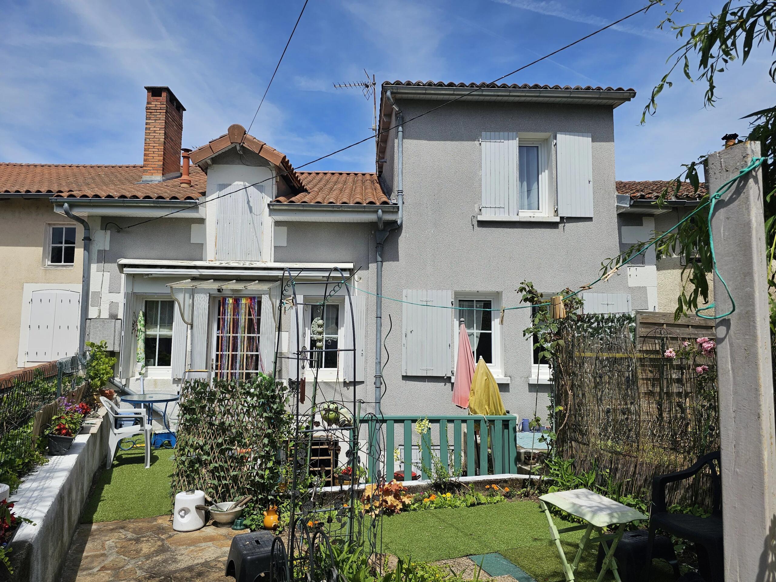 Fabulous Townhouse with Garden, Poitou-Charentes – France – BVI80741