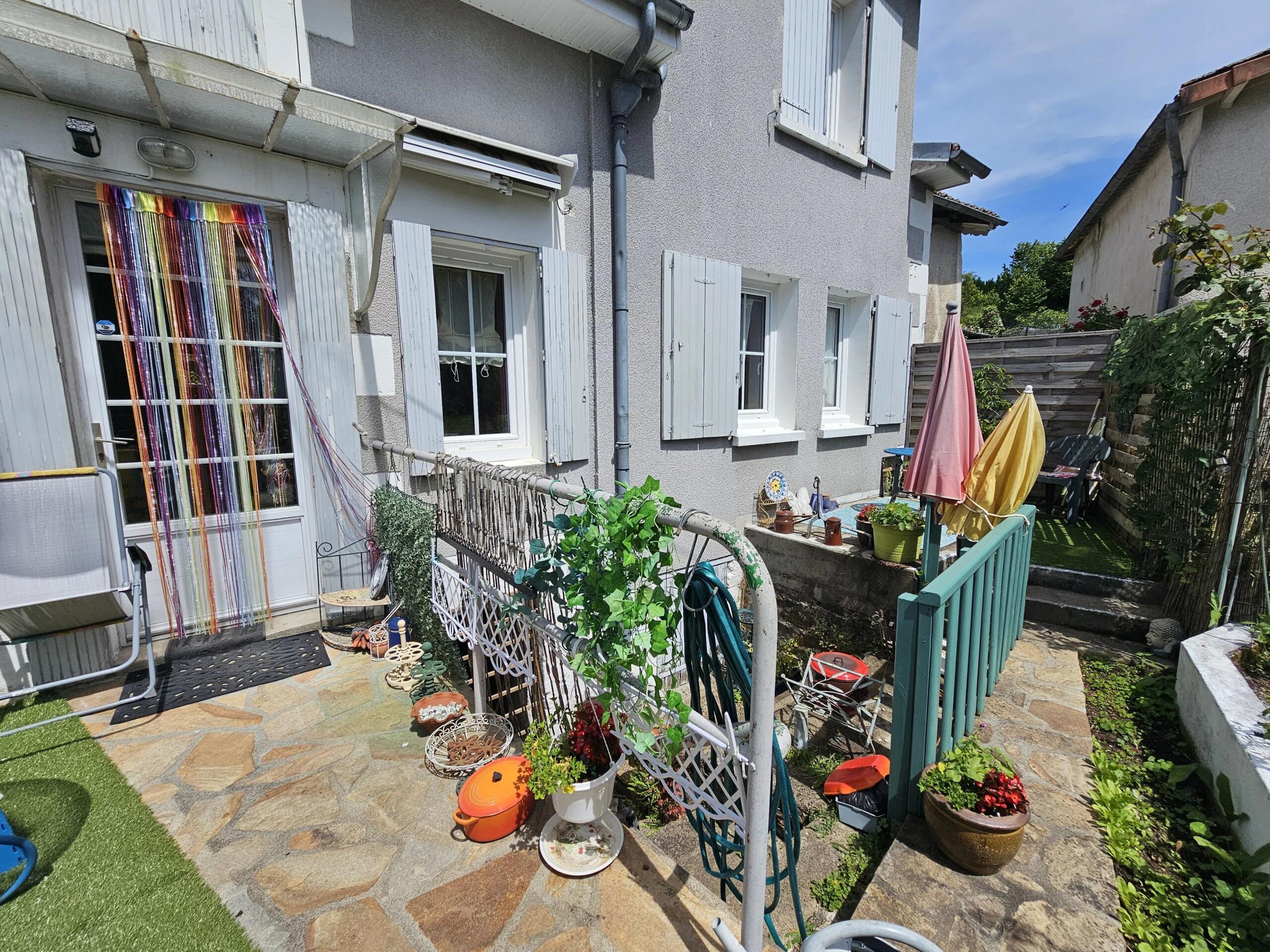 Fabulous Townhouse with Garden, Poitou-Charentes – France – BVI80741