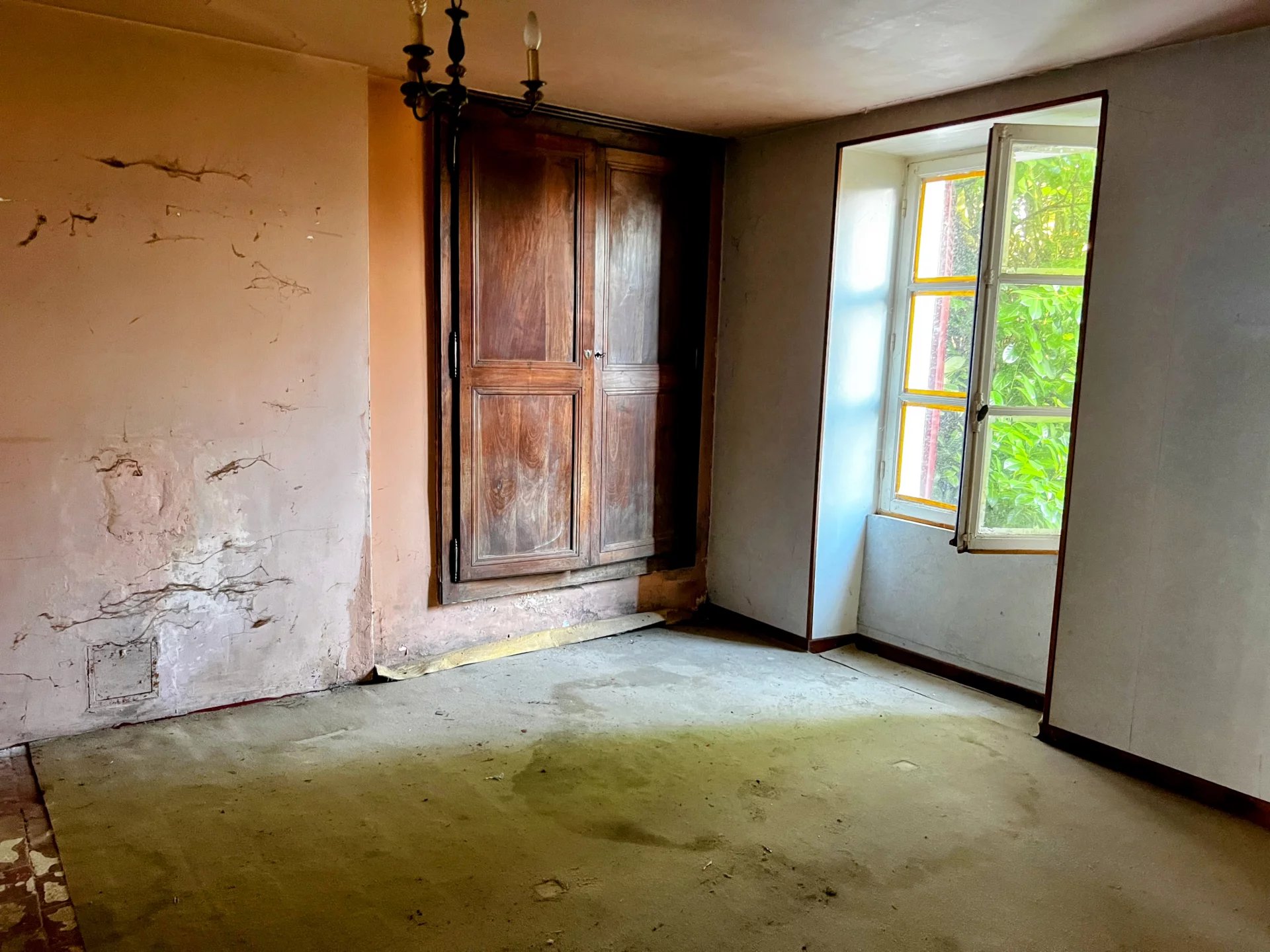 House to Renovate with Barn and Garden, Limousin – France – BVI81176