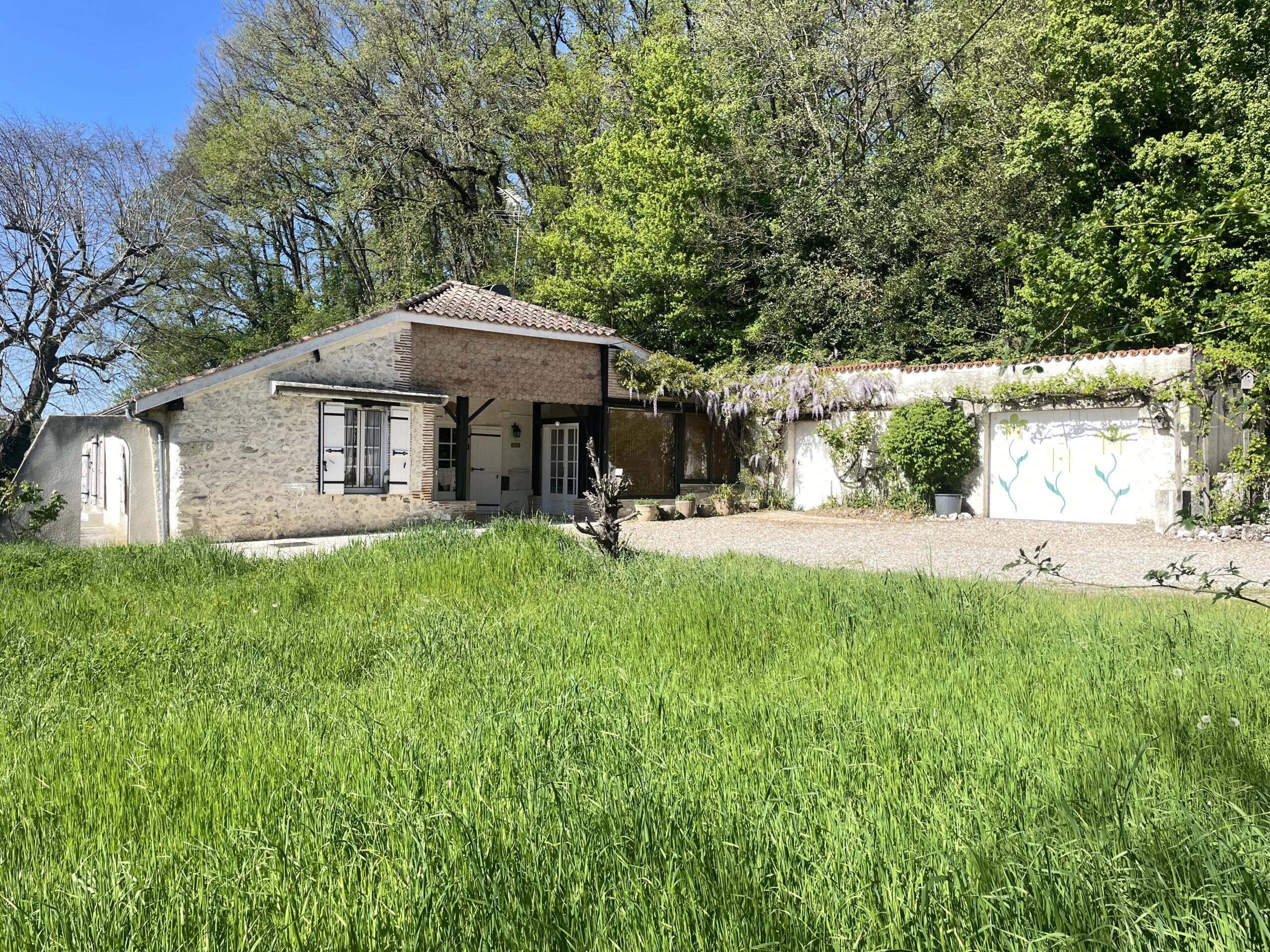 Beautiful Single-Level 3-bedroom Home with Panoramic Views, Aquitaine – France – BVI84553
