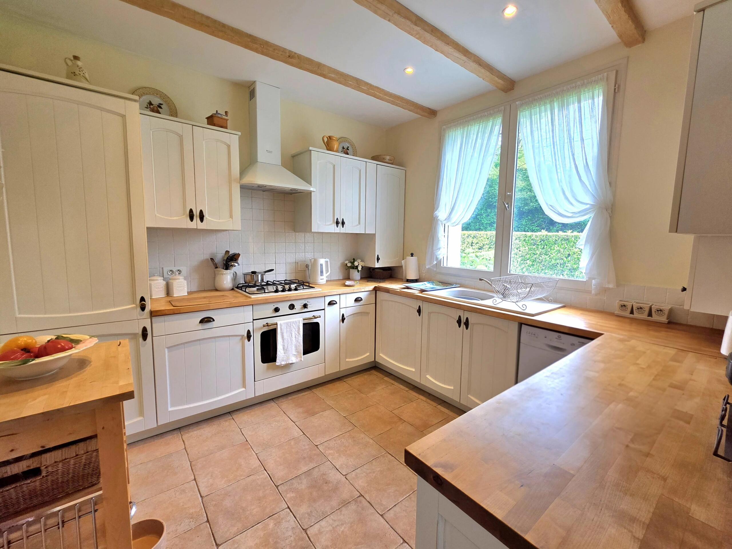 Charming family home with pool and terrace, large garden, views, Aquitaine – France – BVI85799
