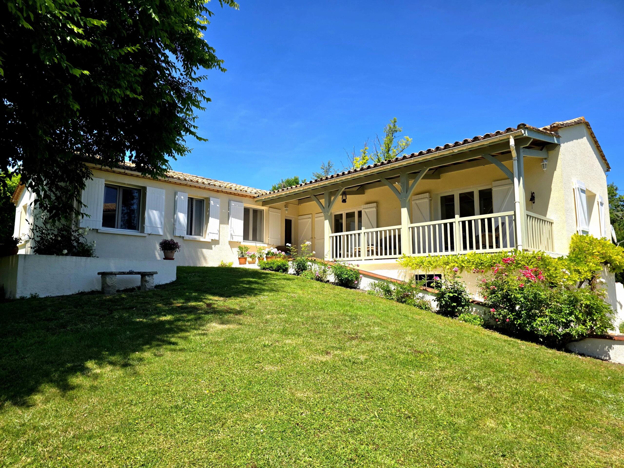 Charming family home with pool and terrace, large garden, views, Aquitaine – France – BVI85799