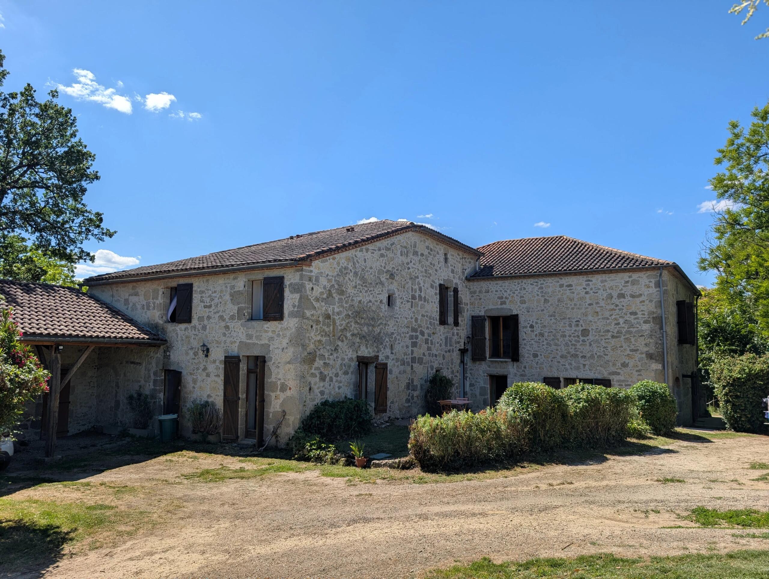 Stone property with gites and a swimming pool, Aquitaine – France – BVI77897