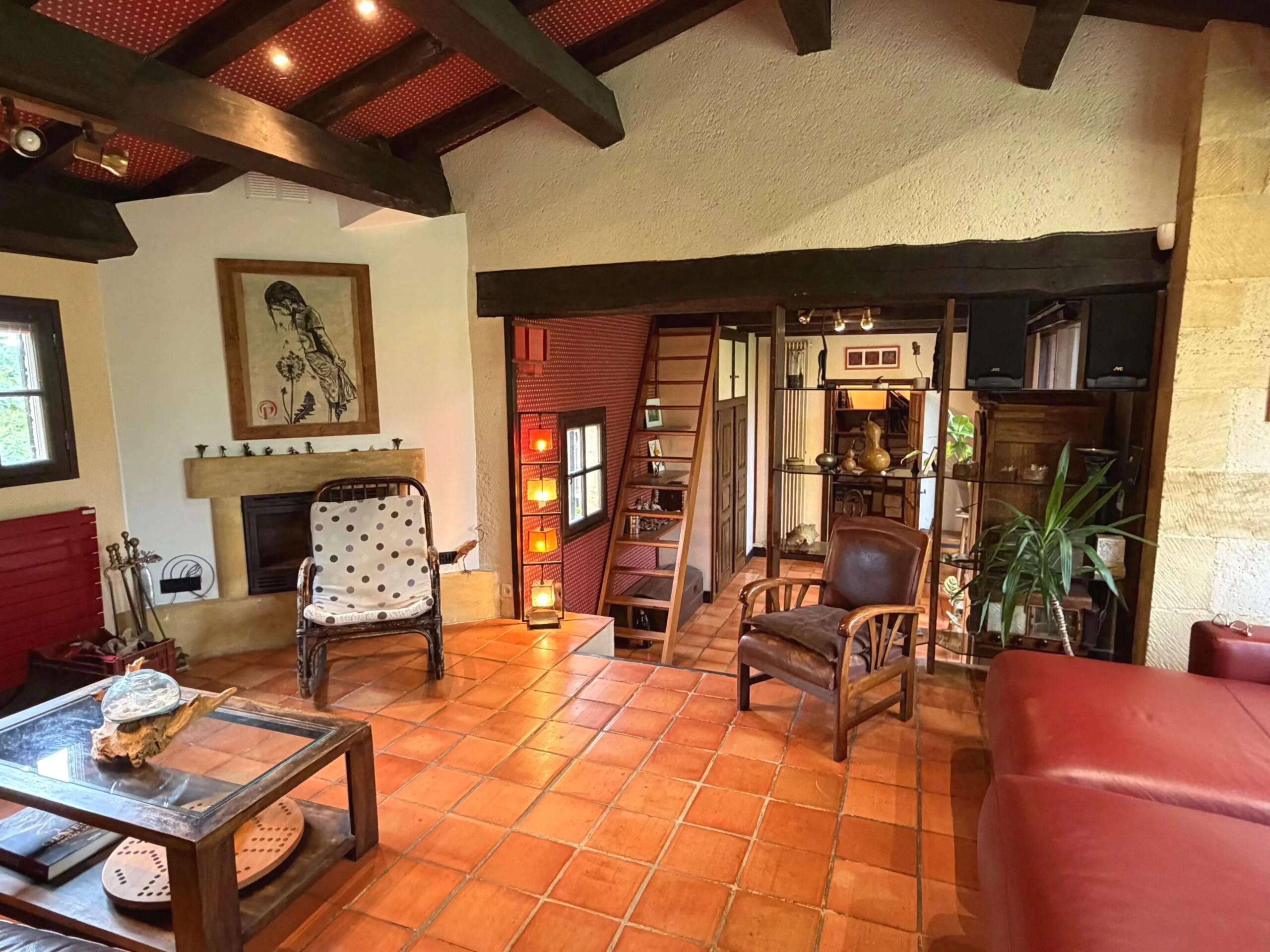 Character Home with Pool, Guest House to Renovate and 3652 m² of Land, Aquitaine – France – BVI85761