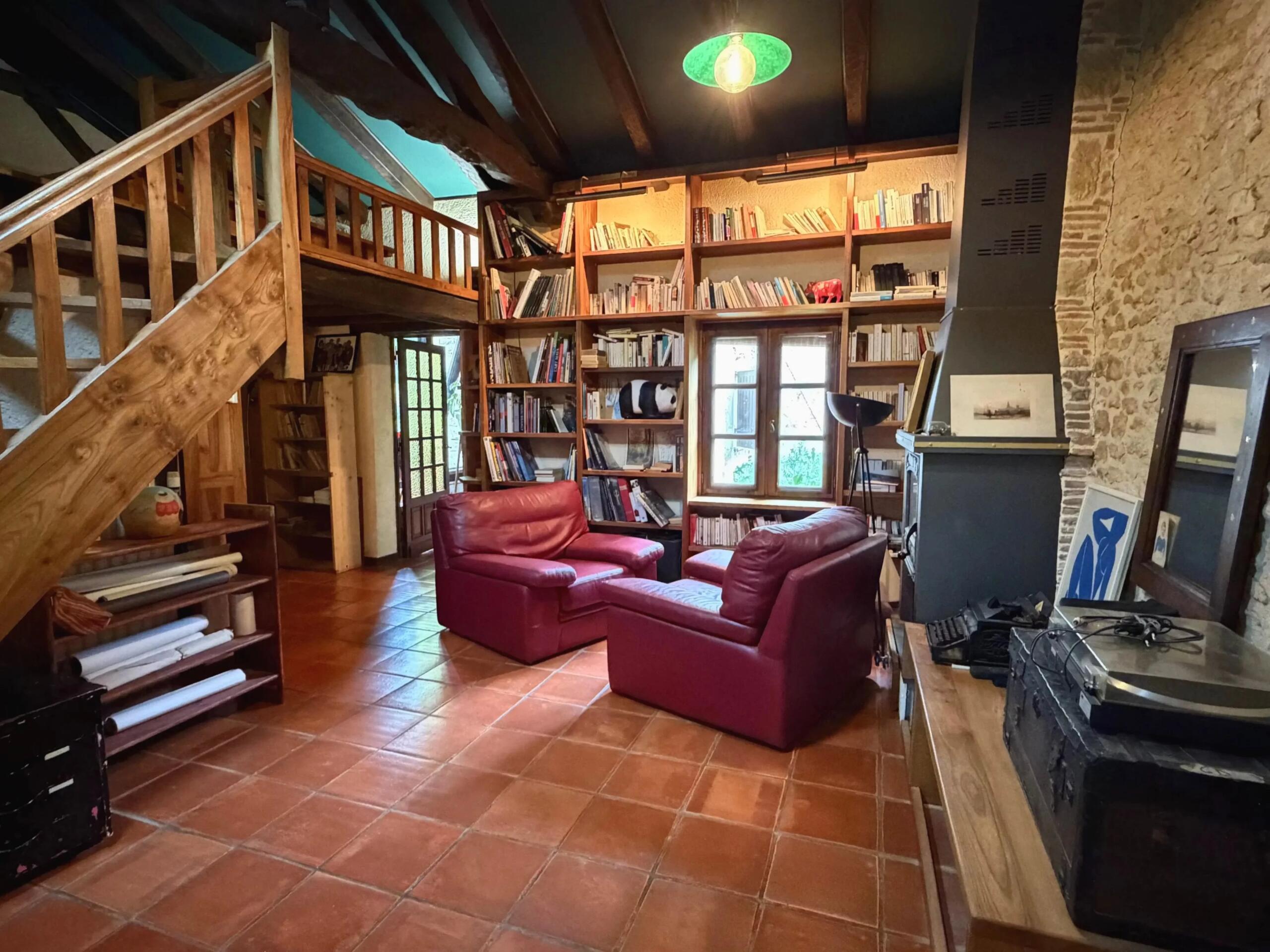 Character Home with Pool, Guest House to Renovate and 3652 m² of Land, Aquitaine – France – BVI85761