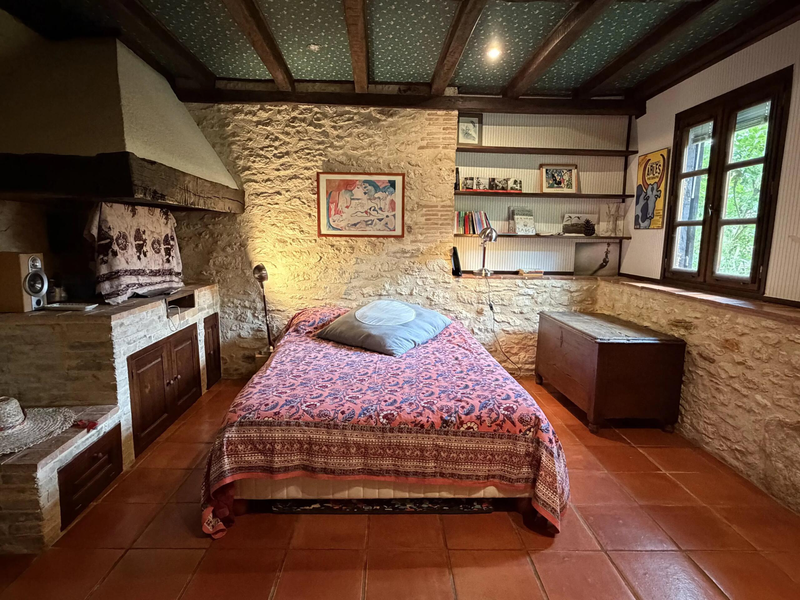 Character Home with Pool, Guest House to Renovate and 3652 m² of Land, Aquitaine – France – BVI85761