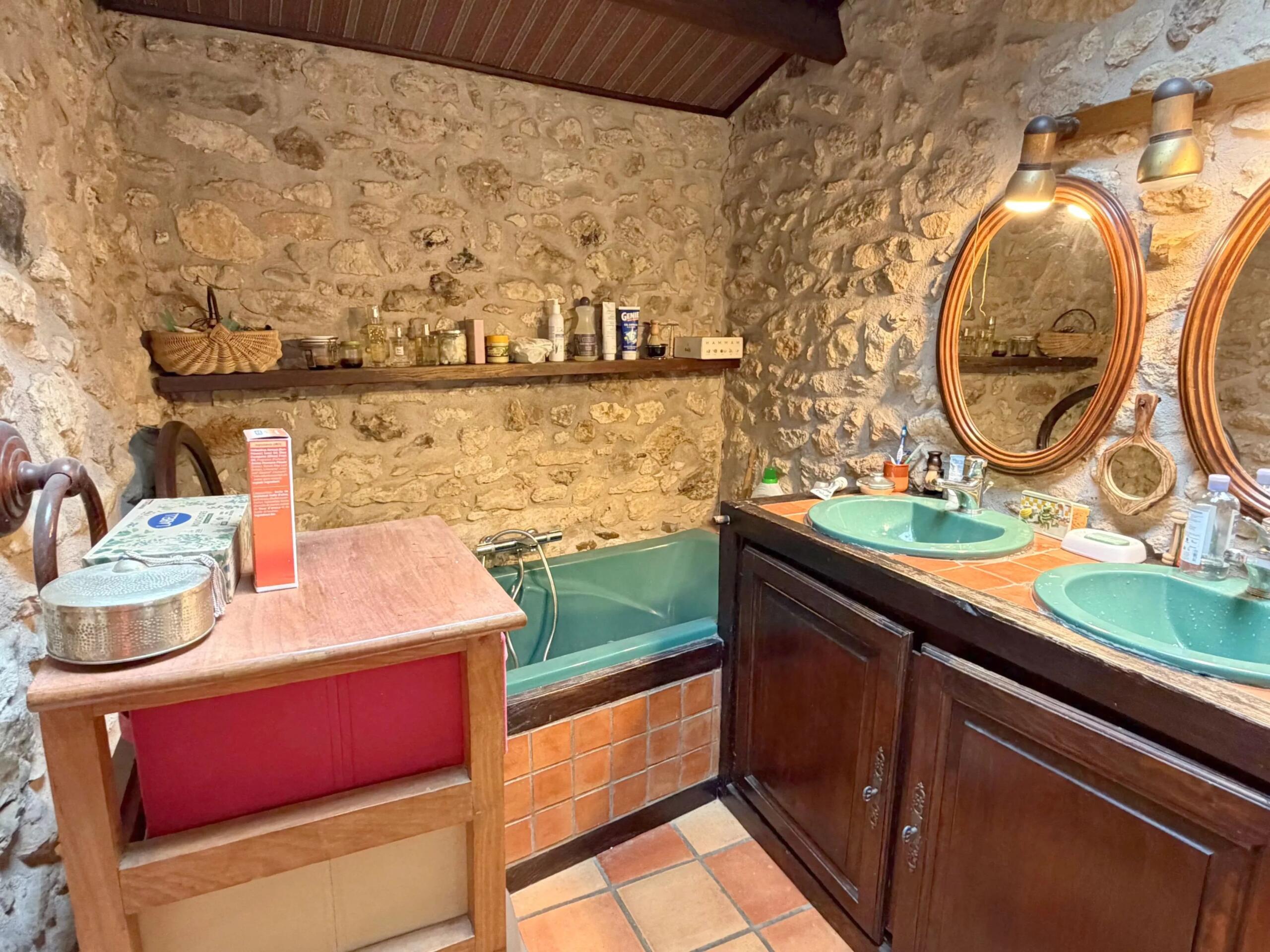 Character Home with Pool, Guest House to Renovate and 3652 m² of Land, Aquitaine – France – BVI85761