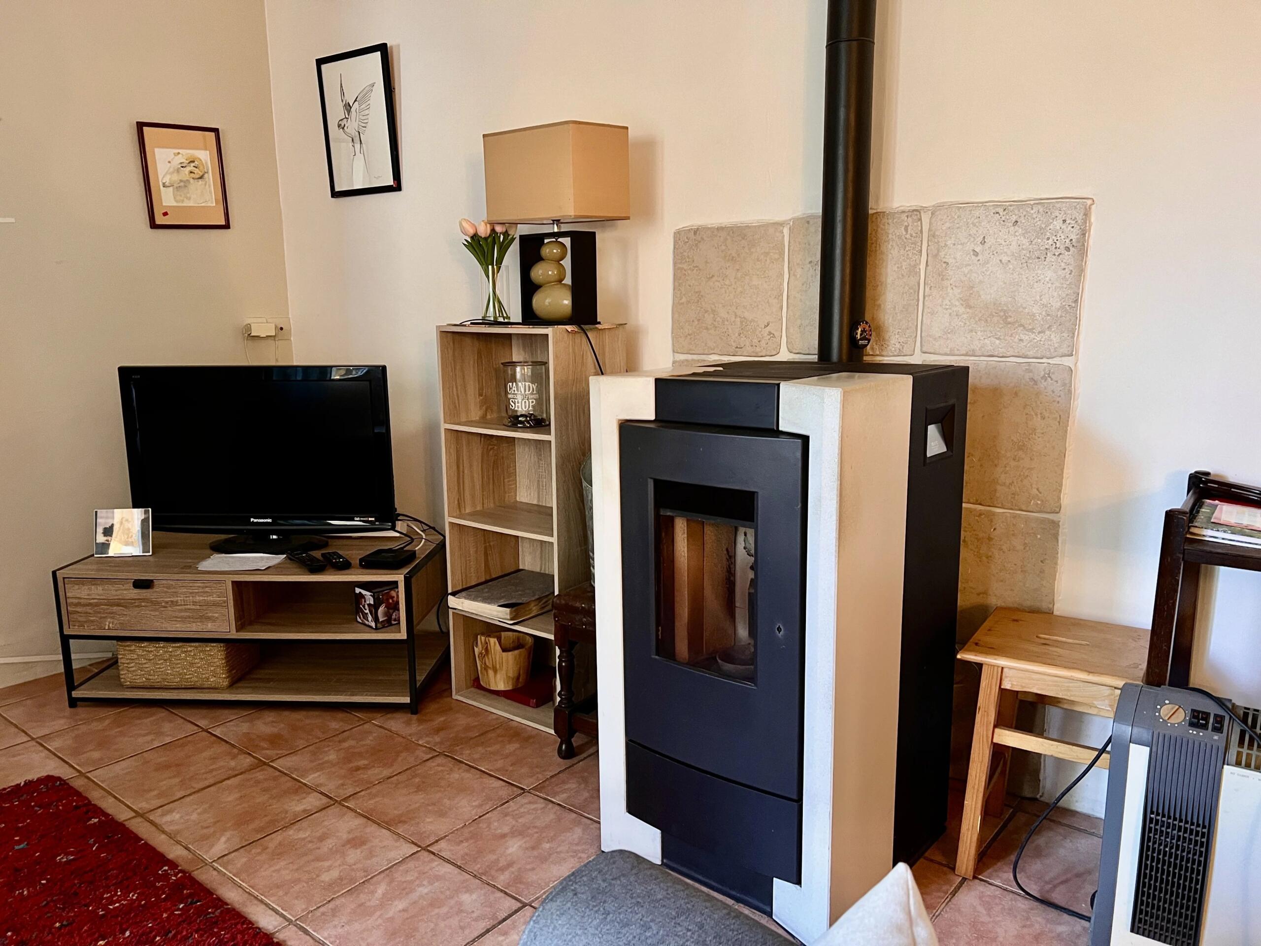 Charming Stone Village House with Courtyard and Excellent Potential, Languedoc-Roussillon – France – BVI85361