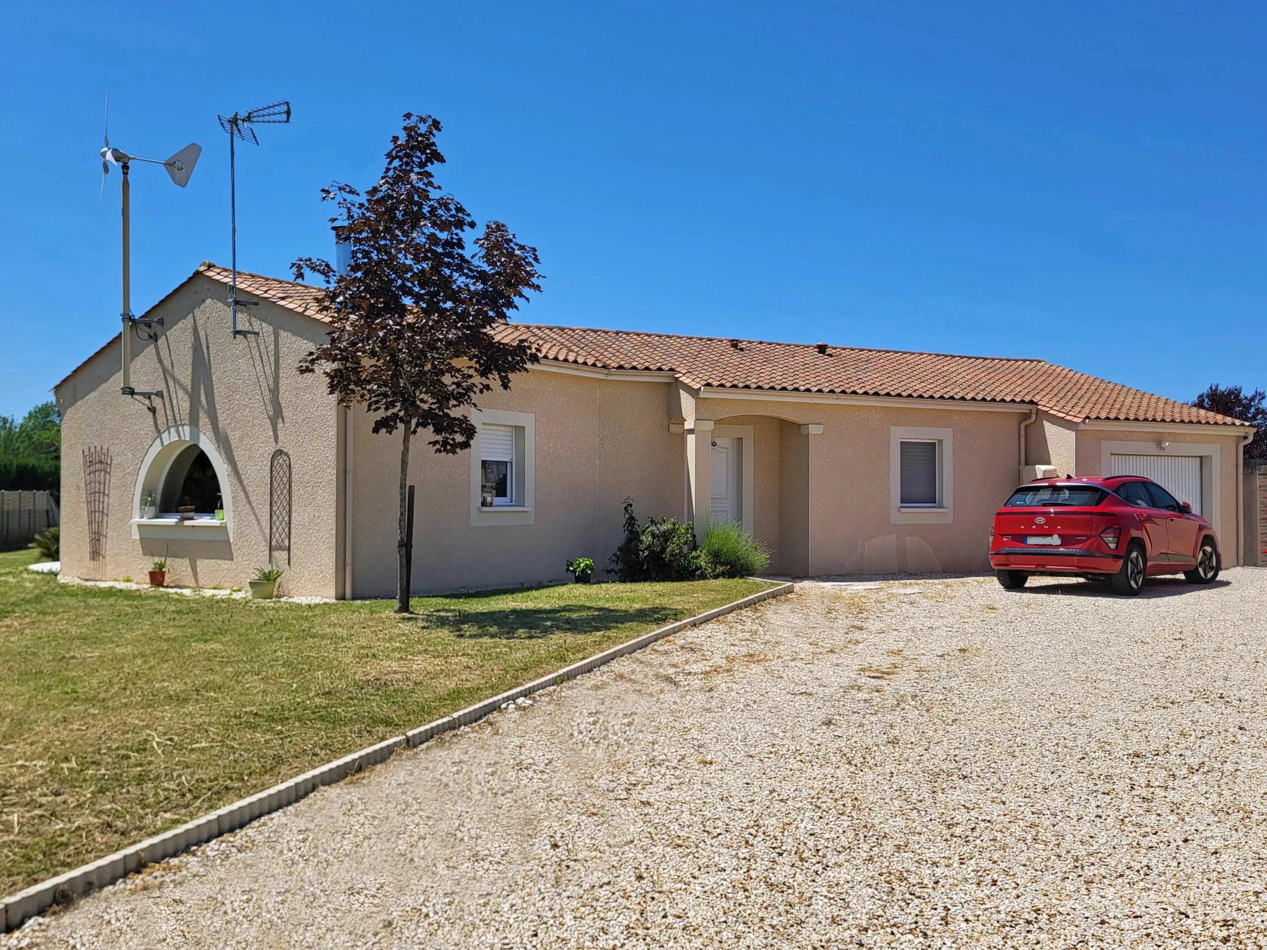 Modern 3 bedroomed, energy-efficient house with large garden, close to Jarnac, Poitou-Charentes – France – BVI83585