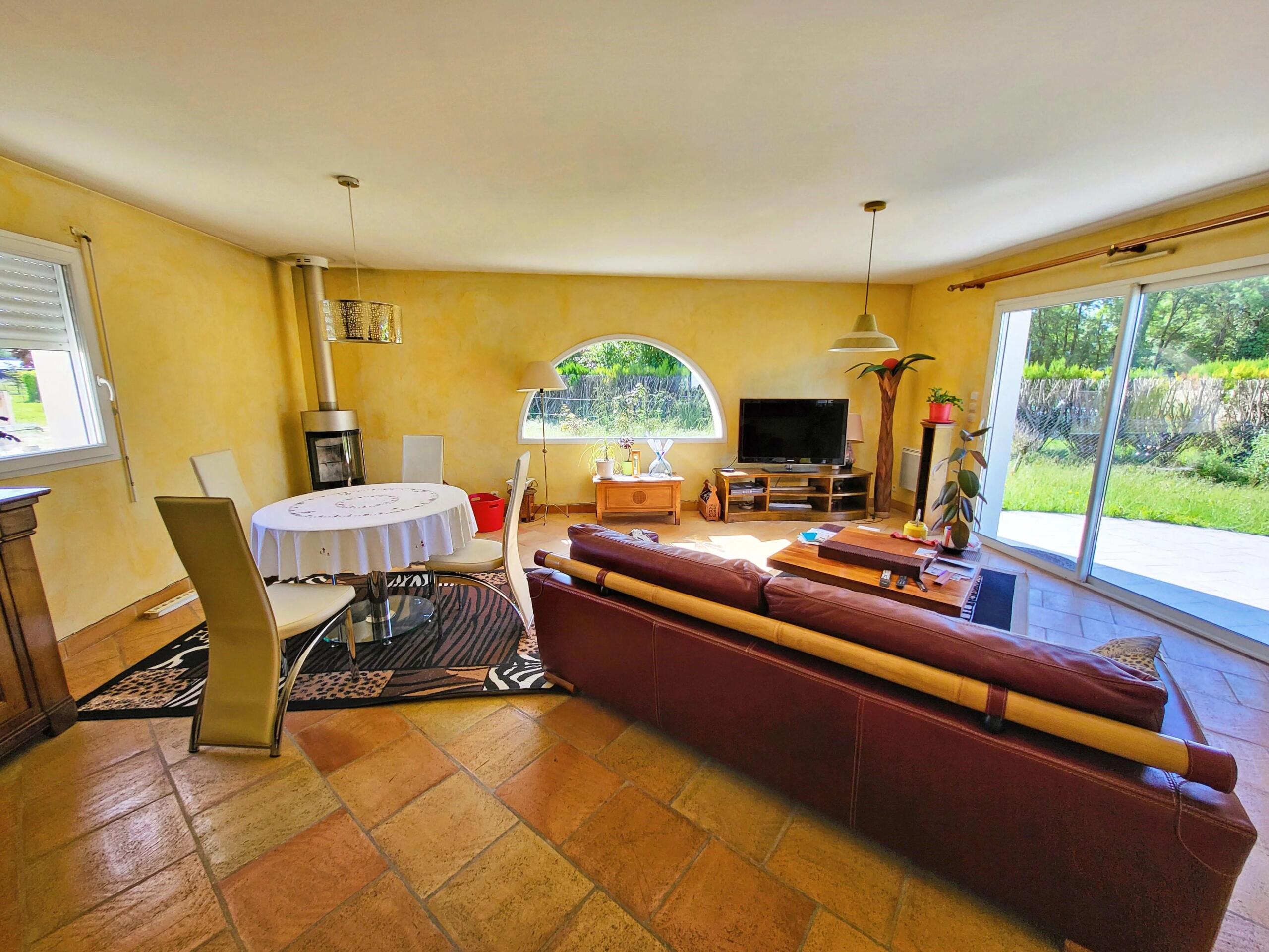 Modern 3 bedroomed, energy-efficient house with large garden, close to Jarnac, Poitou-Charentes – France – BVI83585