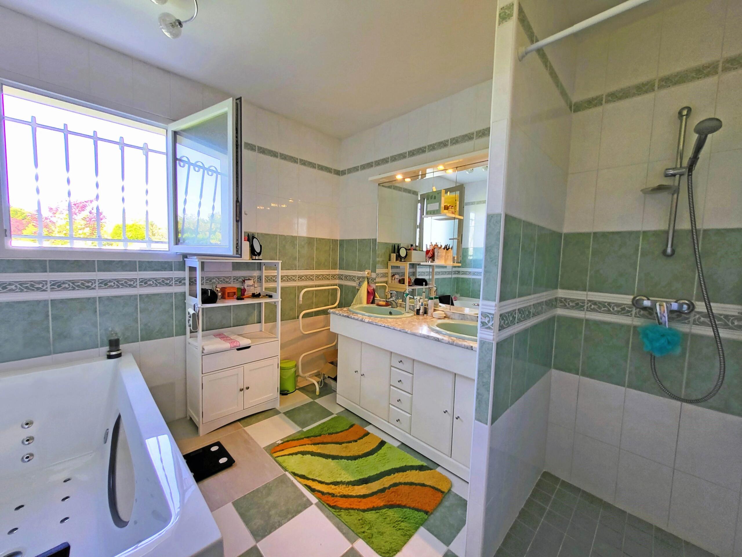 Modern 3 bedroomed, energy-efficient house with large garden, close to Jarnac, Poitou-Charentes – France – BVI83585