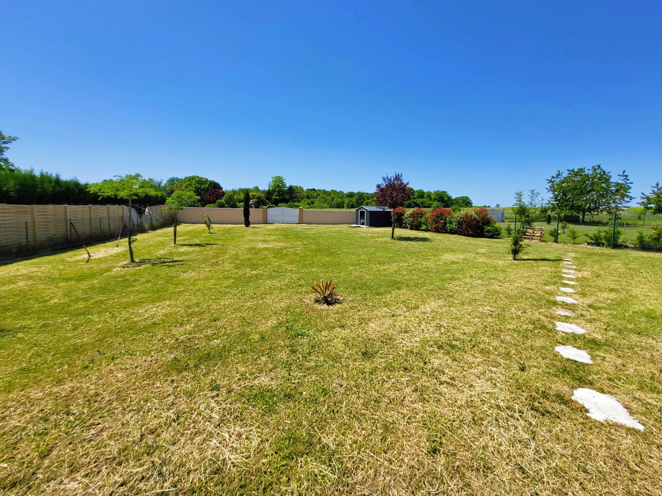 Modern 3 bedroomed, energy-efficient house with large garden, close to Jarnac, Poitou-Charentes – France – BVI83585