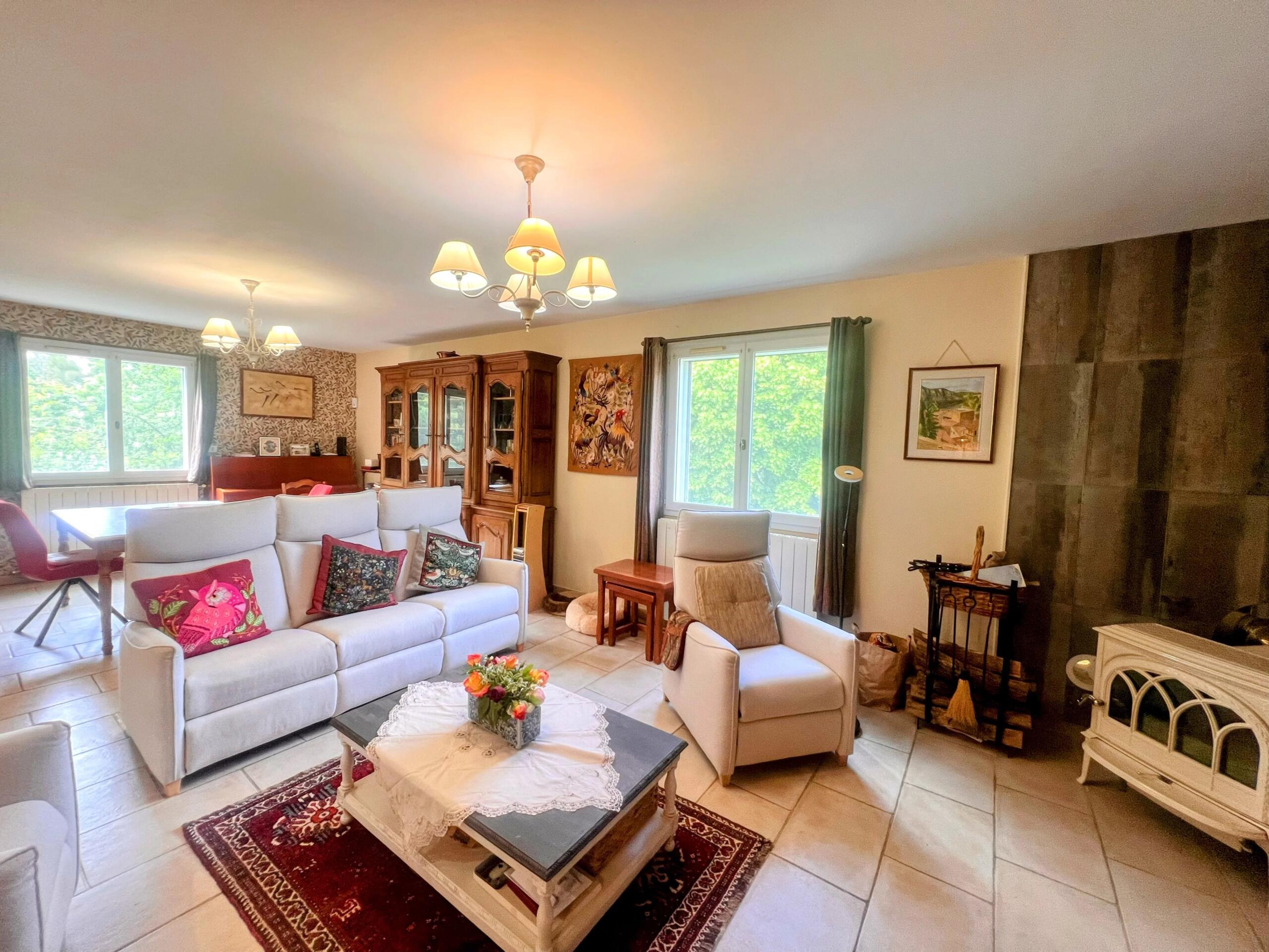 Spacious Detached Home with Gardens Close to Limoux Centre, Languedoc-Roussillon – France – BVI85744