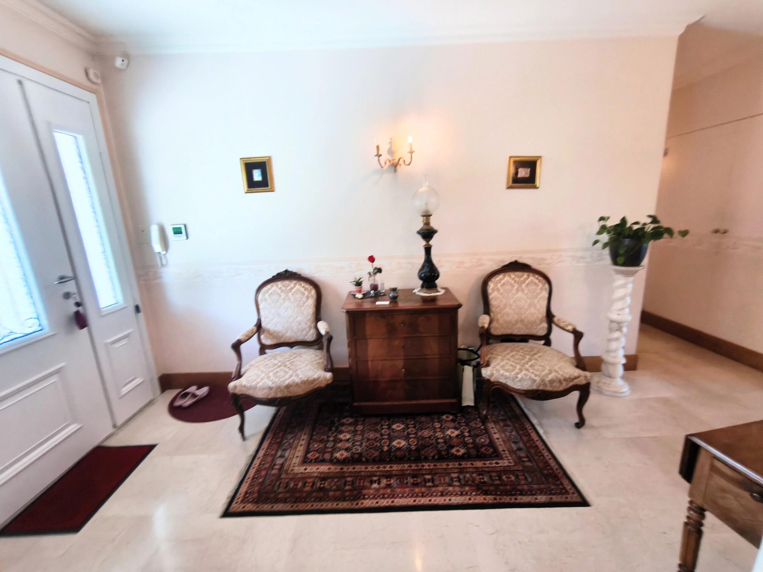Spacious Family Home with Generous Living Areas, Large Garden and Extensive Garage, Poitou-Charentes – France – BVI85911
