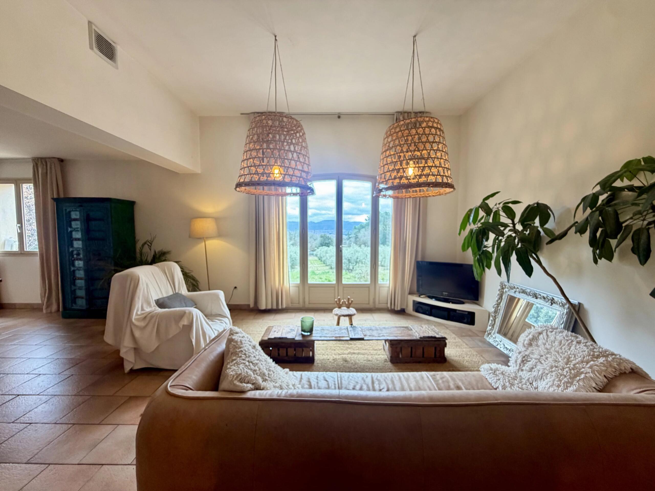 House with Pool and Olive Grove Views in Mérindol, Near Lourmarin, Provence-Alpes-Côte d’Azur – France – BVI85838