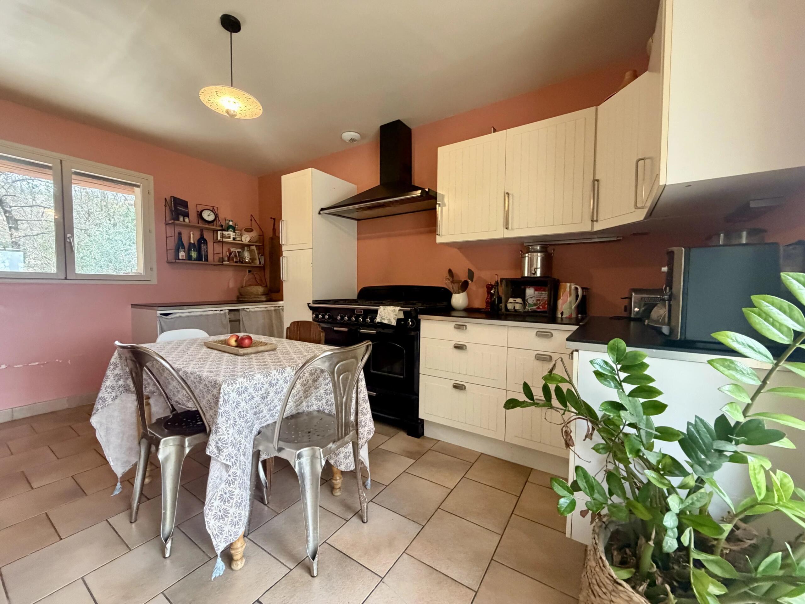 House with Pool and Olive Grove Views in Mérindol, Near Lourmarin, Provence-Alpes-Côte d’Azur – France – BVI85838