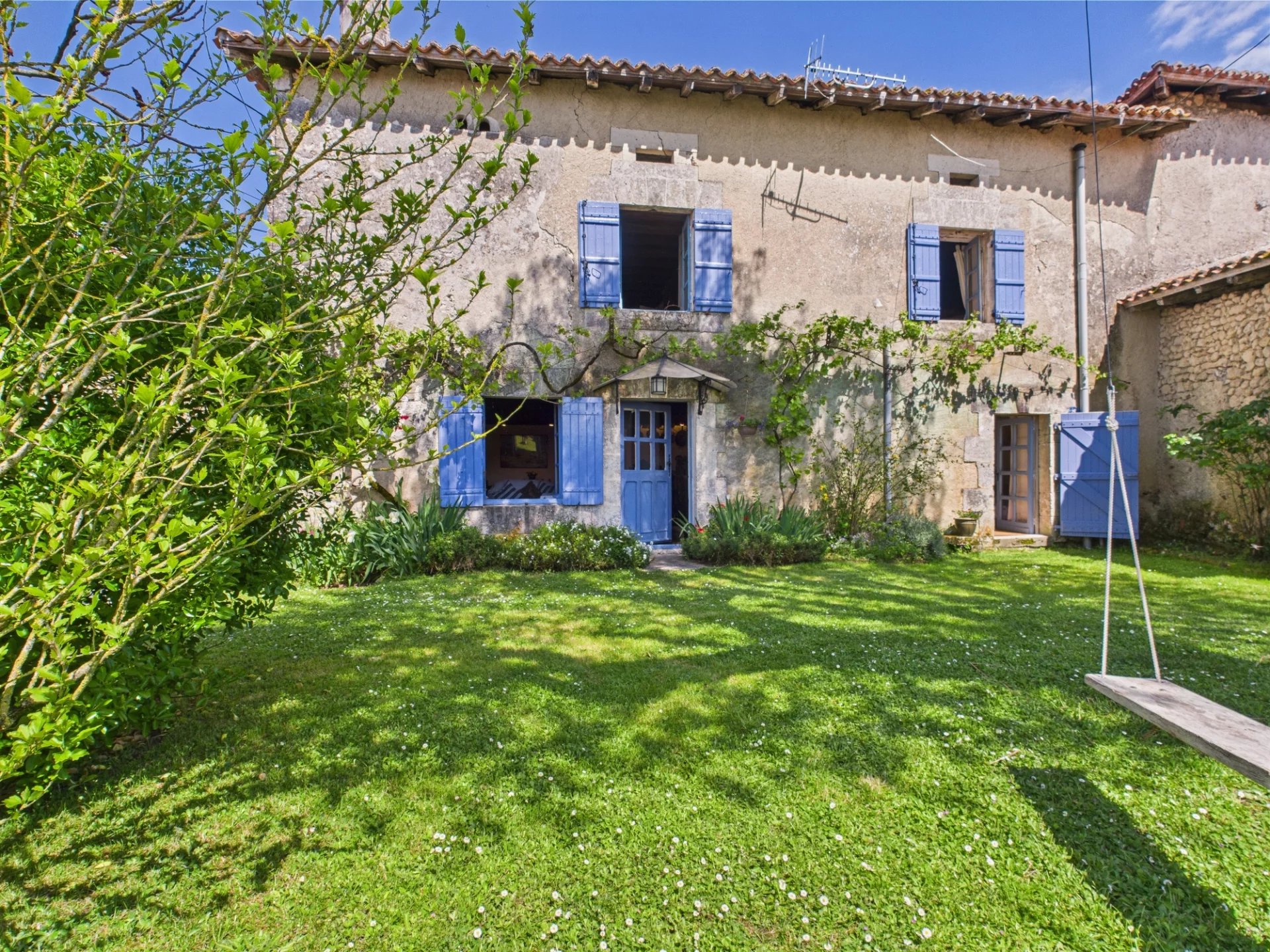 Pretty traditional house near to popular village, Aquitaine – France – BVI80391
