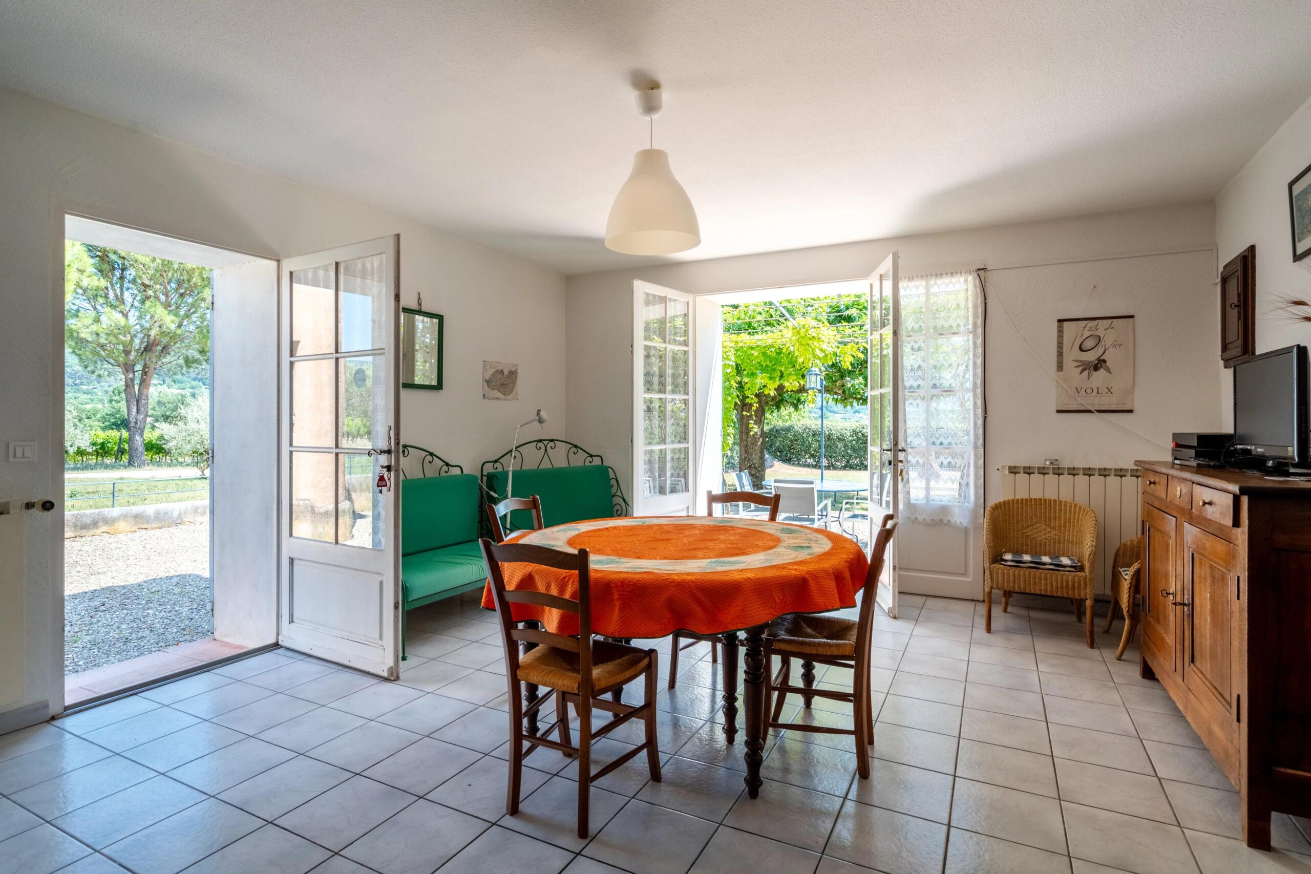 18th-Century Vineyard in the Luberon – An Exceptional Property in Provence, Provence-Alpes-Côte d’Azur – France – BVI79855