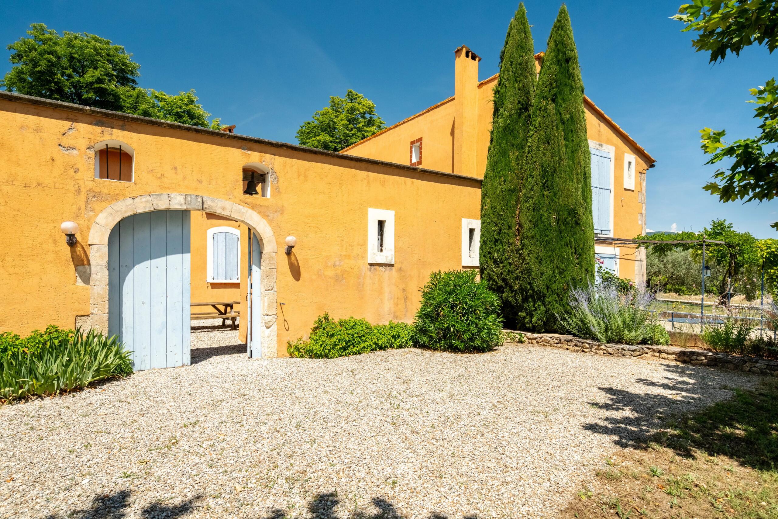 18th-Century Vineyard in the Luberon – An Exceptional Property in Provence, Provence-Alpes-Côte d’Azur – France – BVI79855
