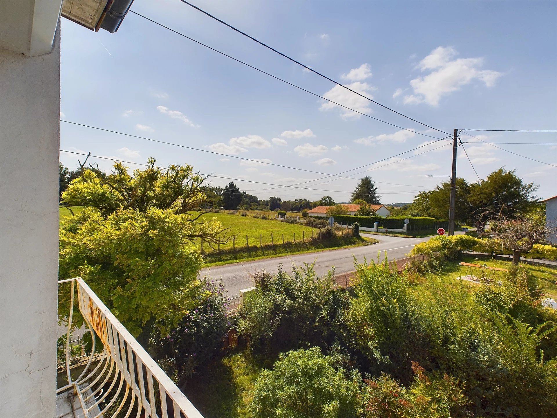 2 bedroom family home within walking distance of Riberac, Aquitaine – France – BVI76877