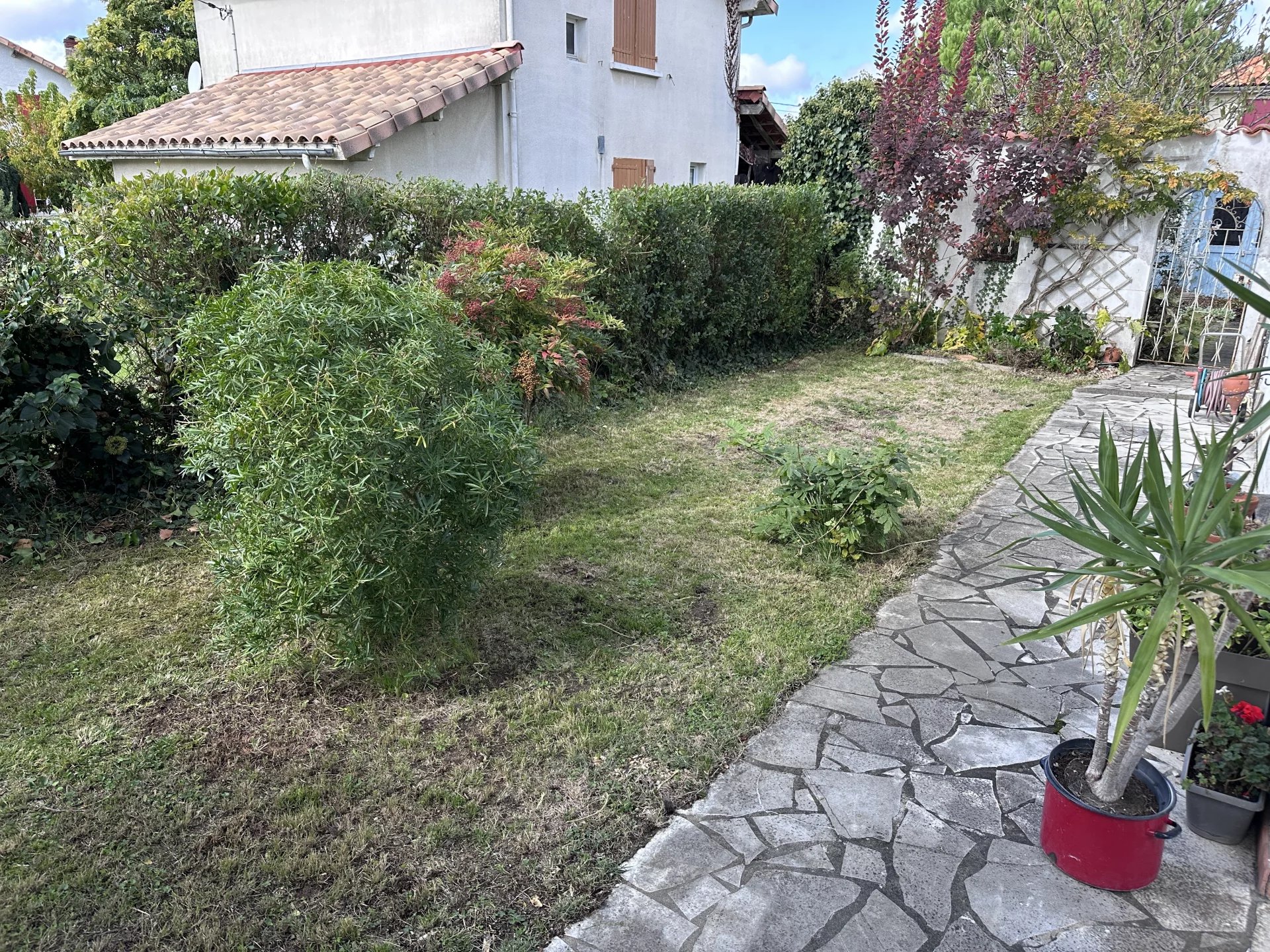 2 bedroom family home within walking distance of Riberac, Aquitaine – France – BVI76877