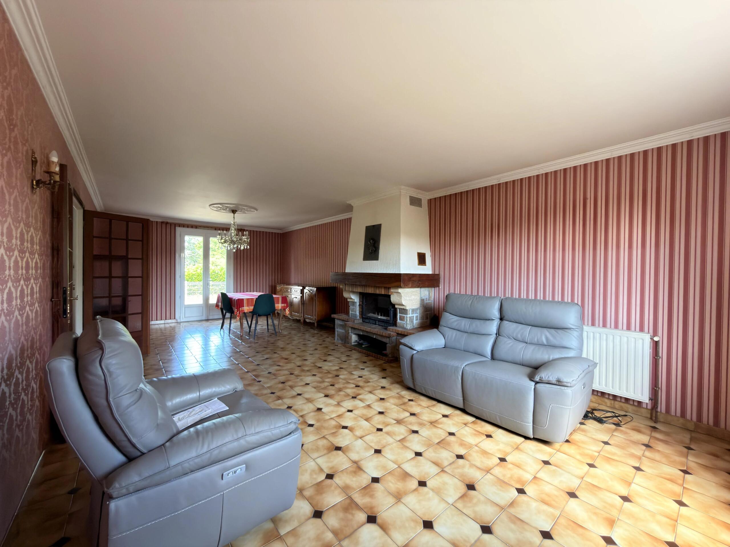 Well-Presented Single-Storey Property with Garage and Enclosed Garden, Poitou-Charentes – France – BVI85935