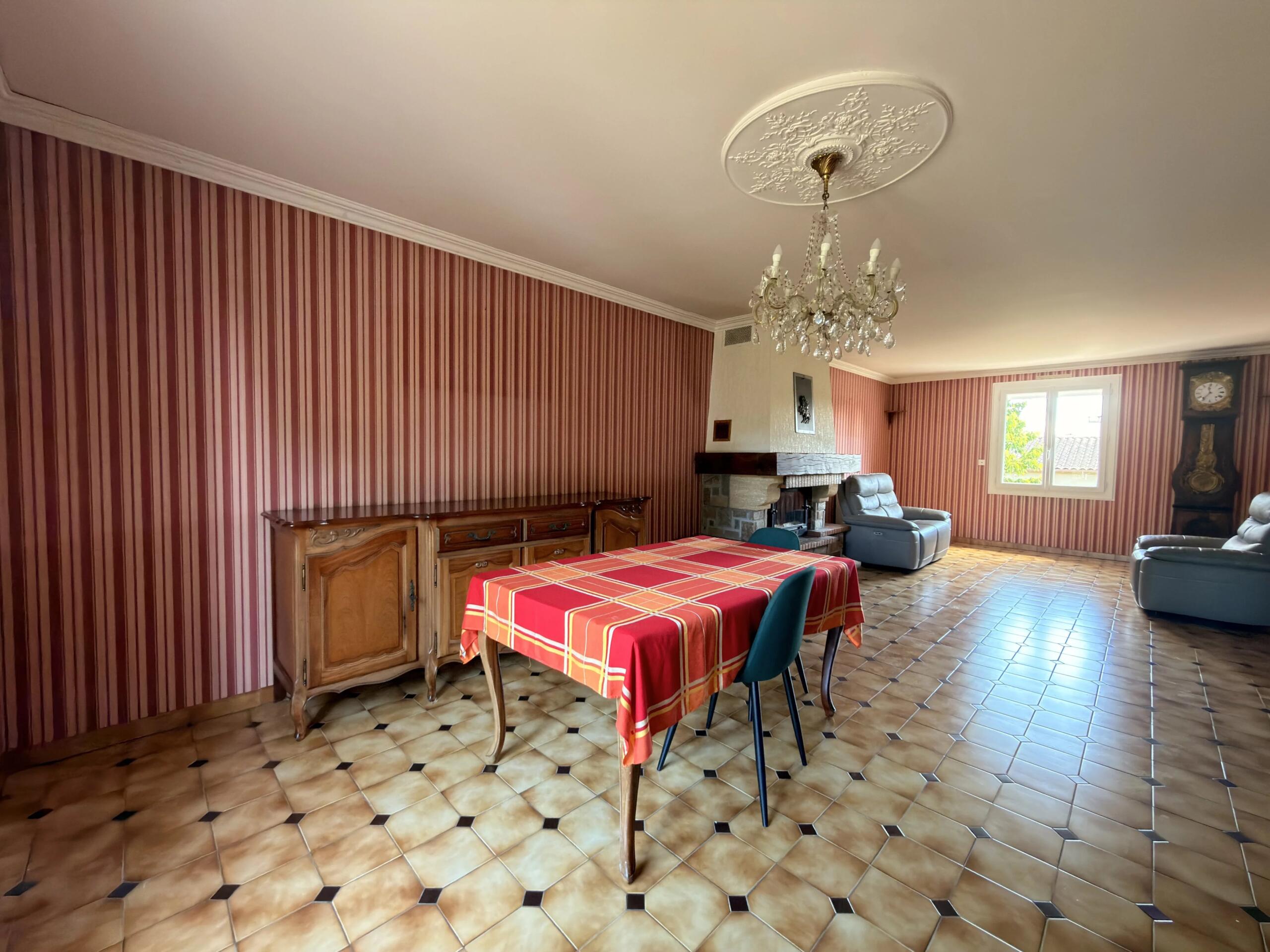 Well-Presented Single-Storey Property with Garage and Enclosed Garden, Poitou-Charentes – France – BVI85935