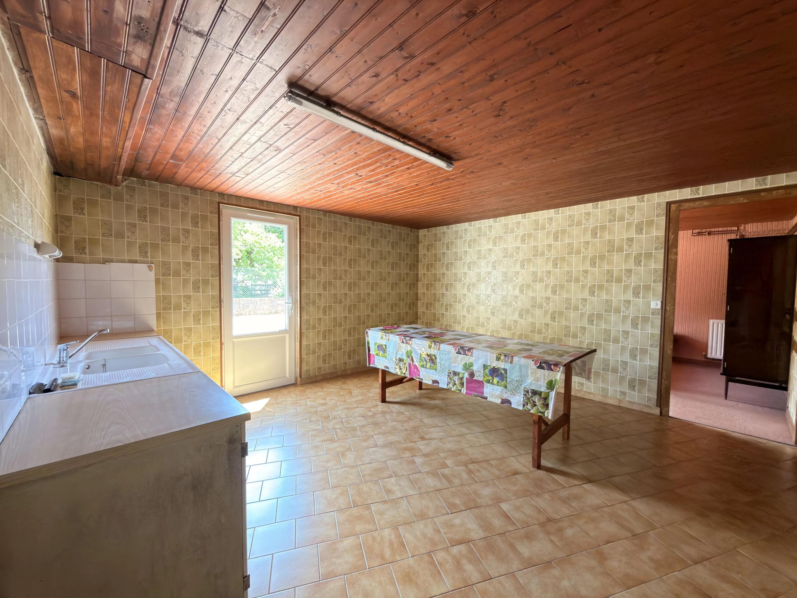 Well-Presented Single-Storey Property with Garage and Enclosed Garden, Poitou-Charentes – France – BVI85935