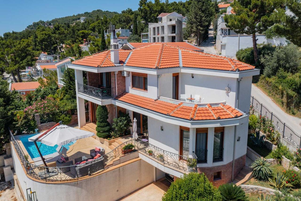 3 bedroom Villas in Bar, Bar Municipality, Montenegro – MREALE141