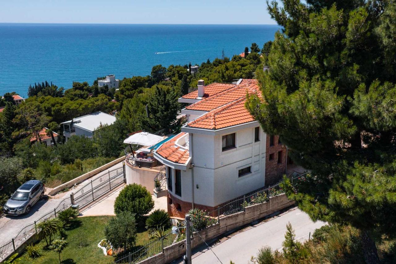 3 bedroom Villas in Bar, Bar Municipality, Montenegro – MREALE141