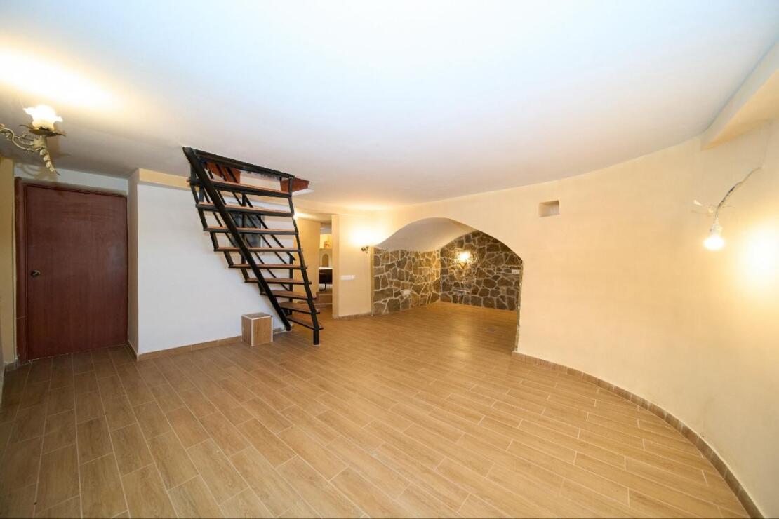 A restored 17th-century stone manor house, 208 m², on a 3700 m² plot near Budva, is for sale.