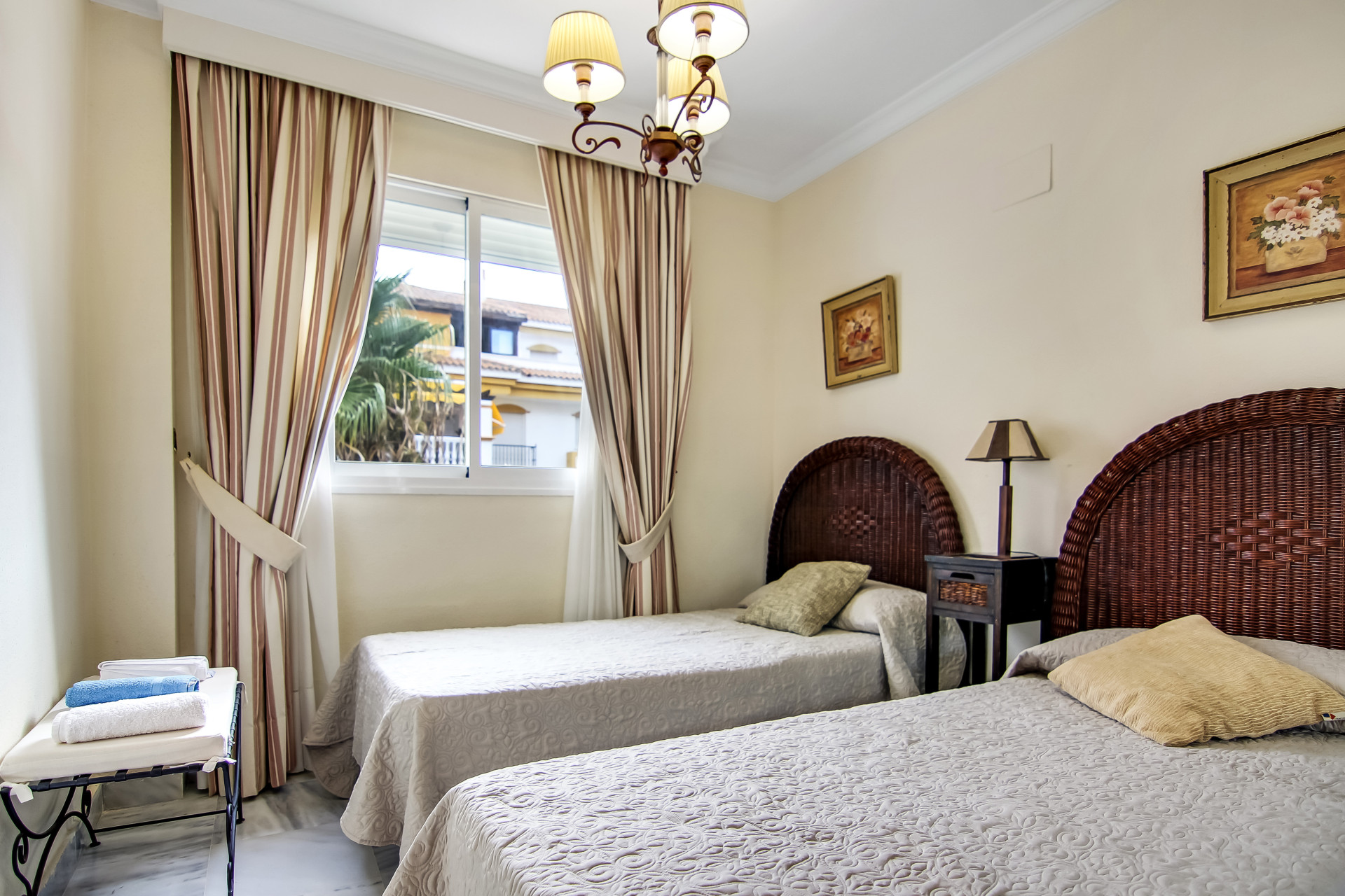 2 bedroom Apartment in Marbella, Malaga, Spain – 464-00190P