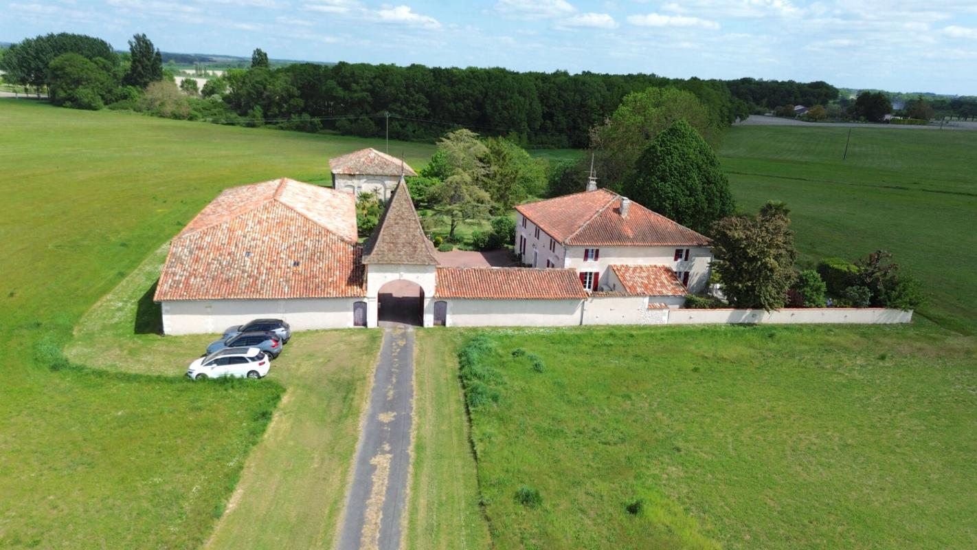 5 bedroom demeure in Barbezieux Saint Hilaire, Charente, France