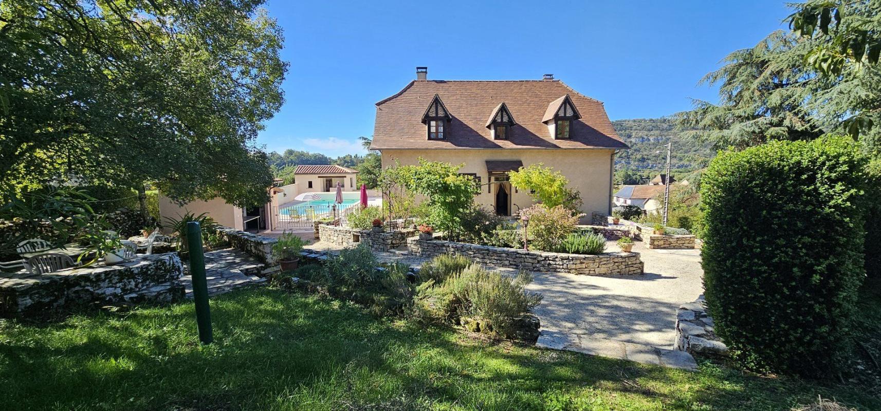 6 bedroom maison traditionnelle in Salvagnac Cajarc, Aveyron, France