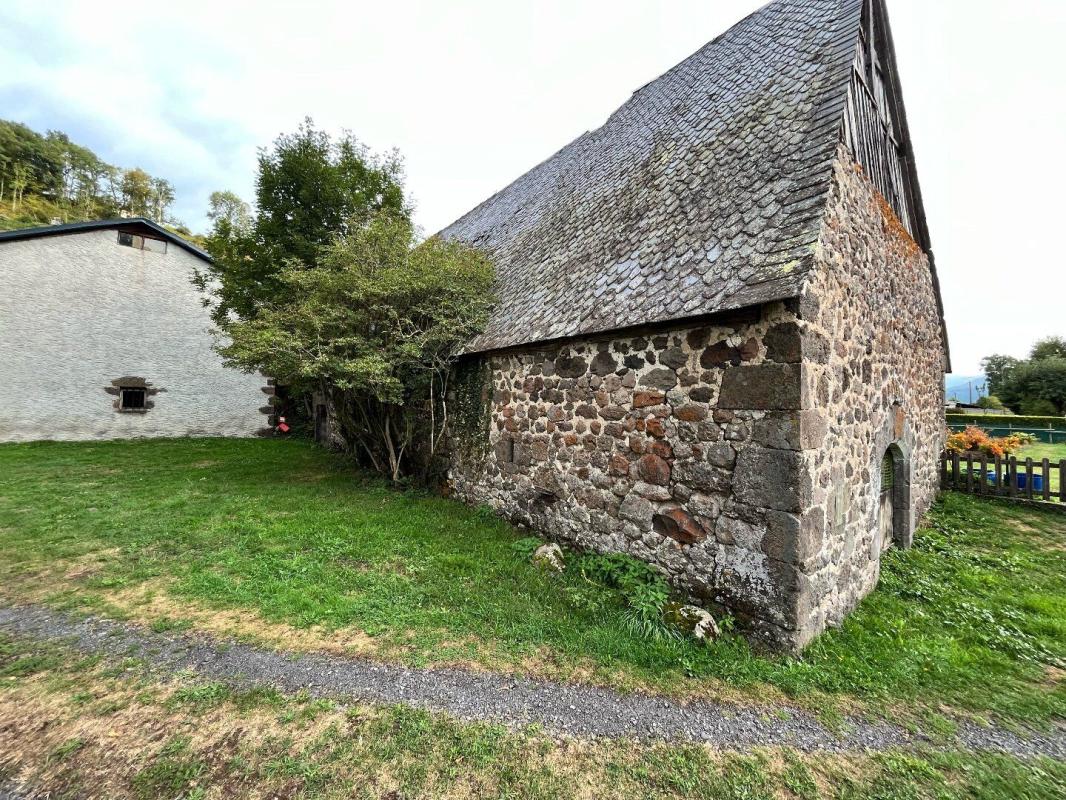 grange in Vic Sur Cere, Cantal, France