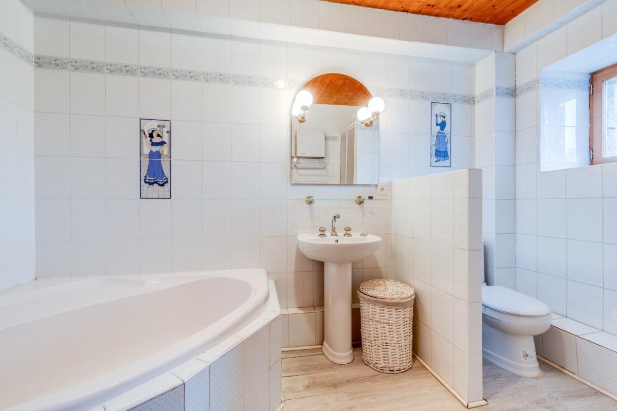 8 bedroom maison in Naucelles, Cantal, France