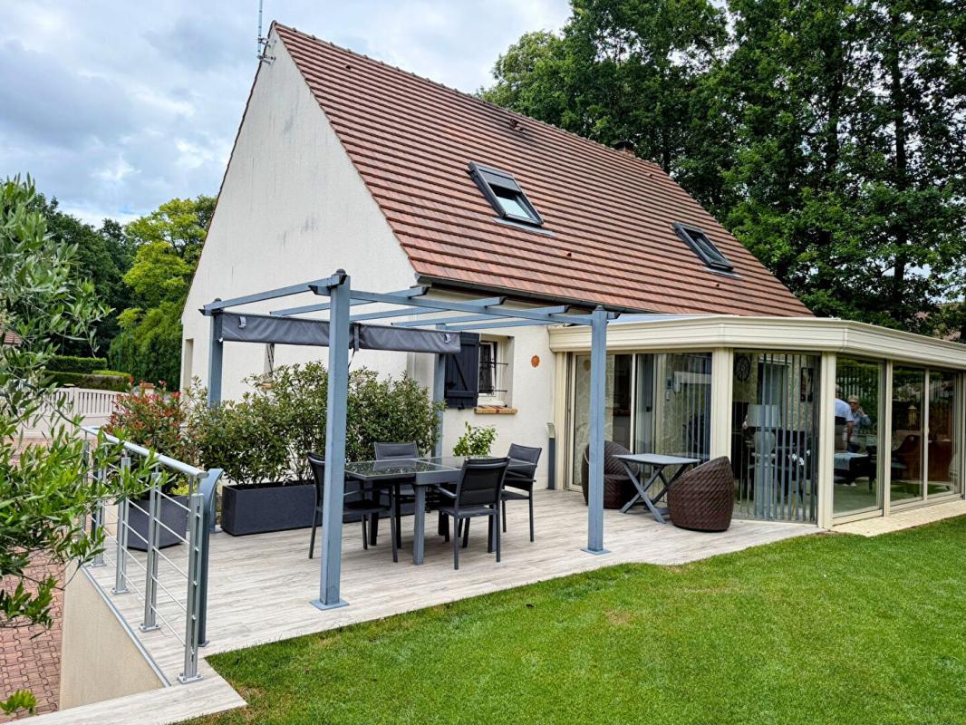 4 bedroom maison in Lamorlaye, Oise, France